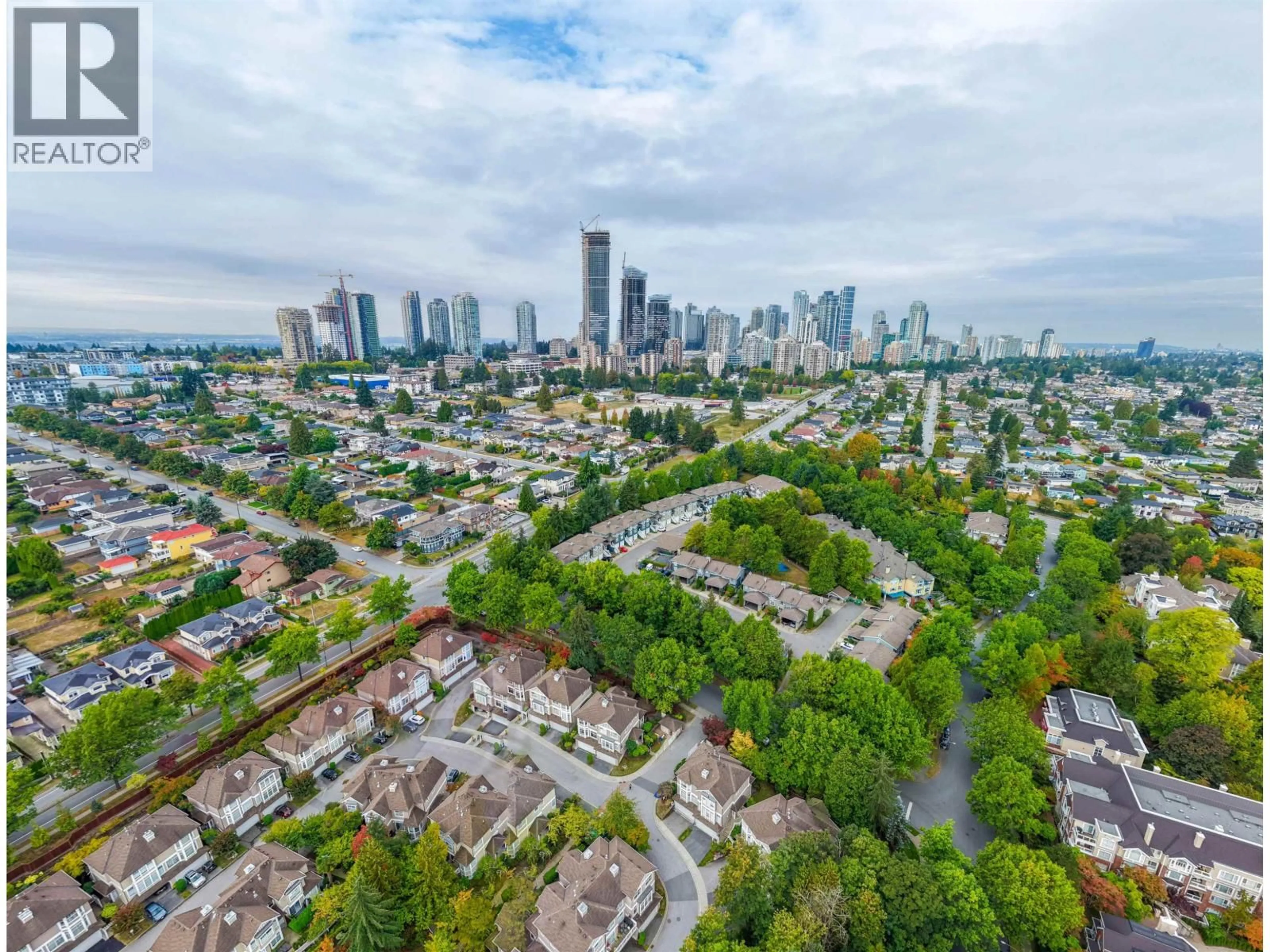 A pic from outside/outdoor area/front of a property/back of a property/a pic from drone, city buildings view from balcony for 2 - 5950 OAKDALE ROAD, Burnaby British Columbia V5H4R5