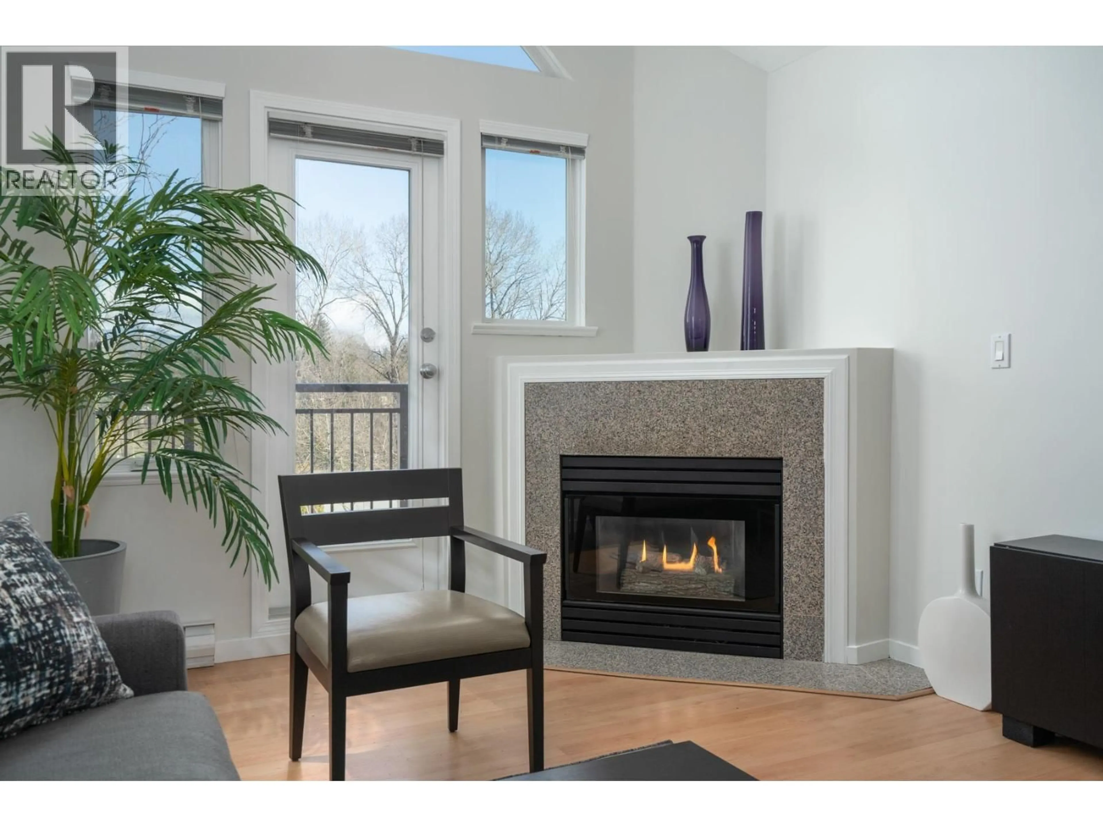 Living room with furniture, unknown for 301 - 1928 11TH AVENUE, Vancouver British Columbia V5N1Z2