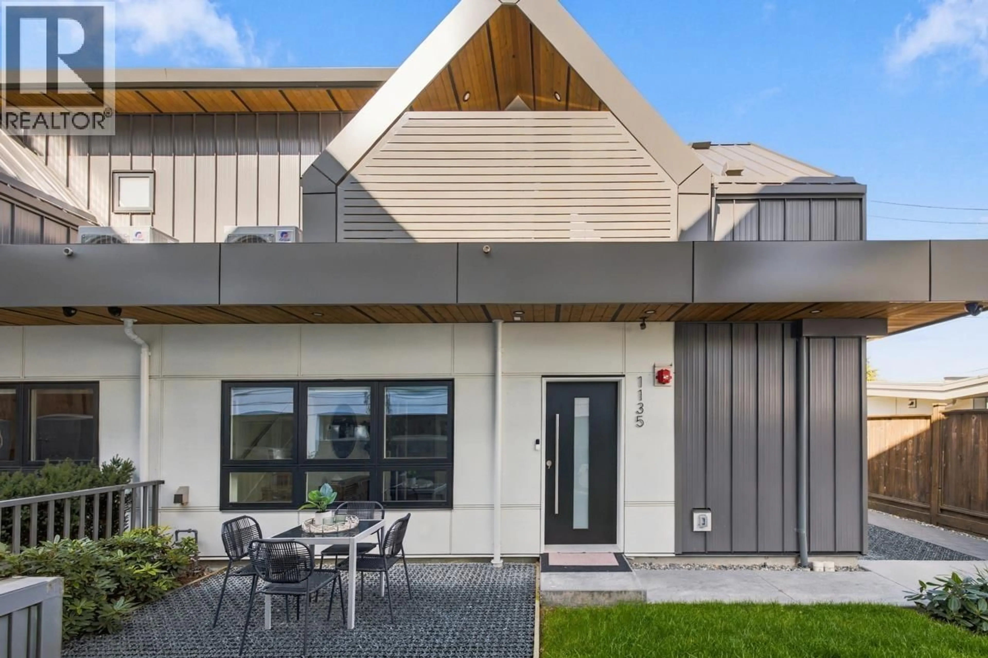 Home with vinyl exterior material, street for 1135 33RD AVENUE, Vancouver British Columbia V6M1A3