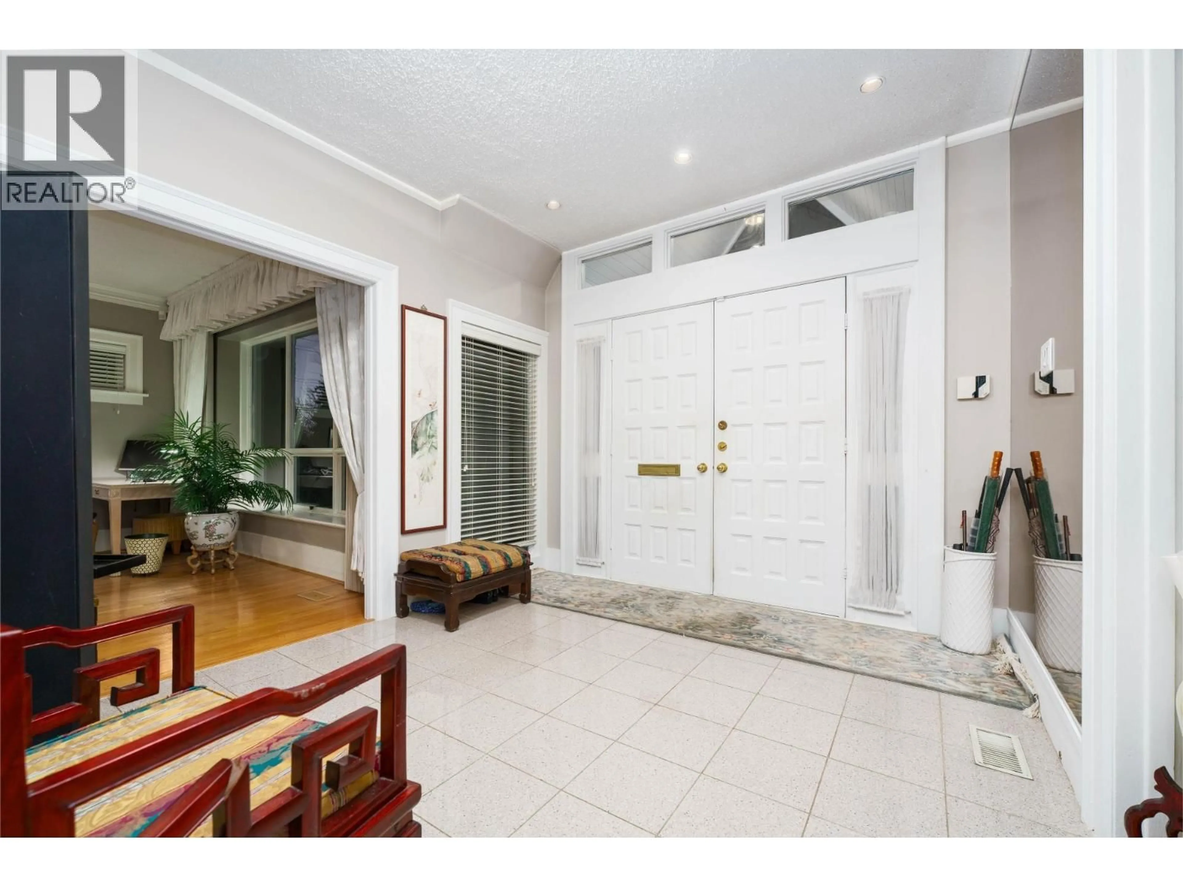 Indoor foyer for 1450 40TH AVENUE, Vancouver British Columbia V6M1V6