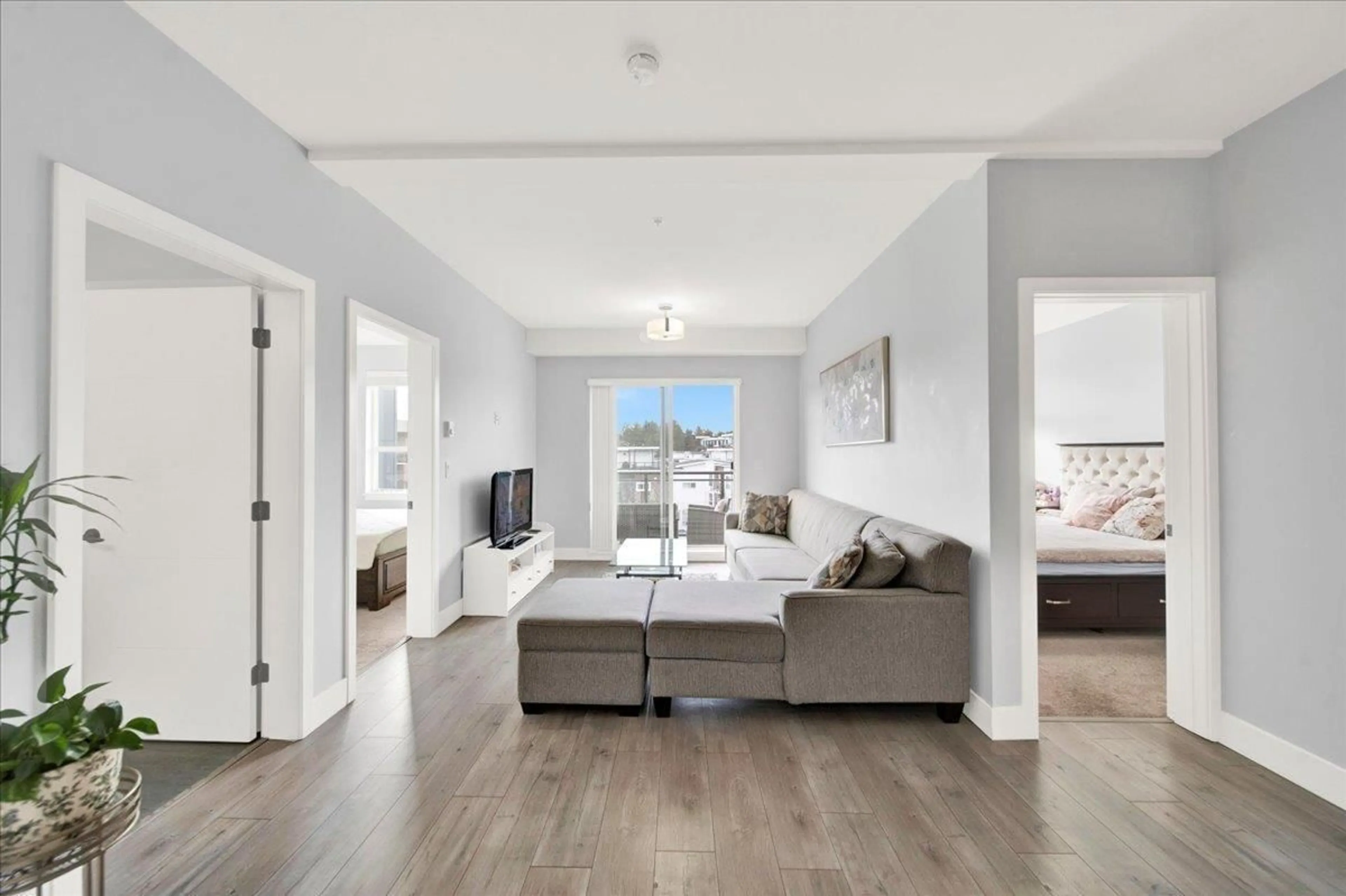 Living room with furniture, unknown for 420 - 5486 199A STREET, Langley British Columbia V3A0N6