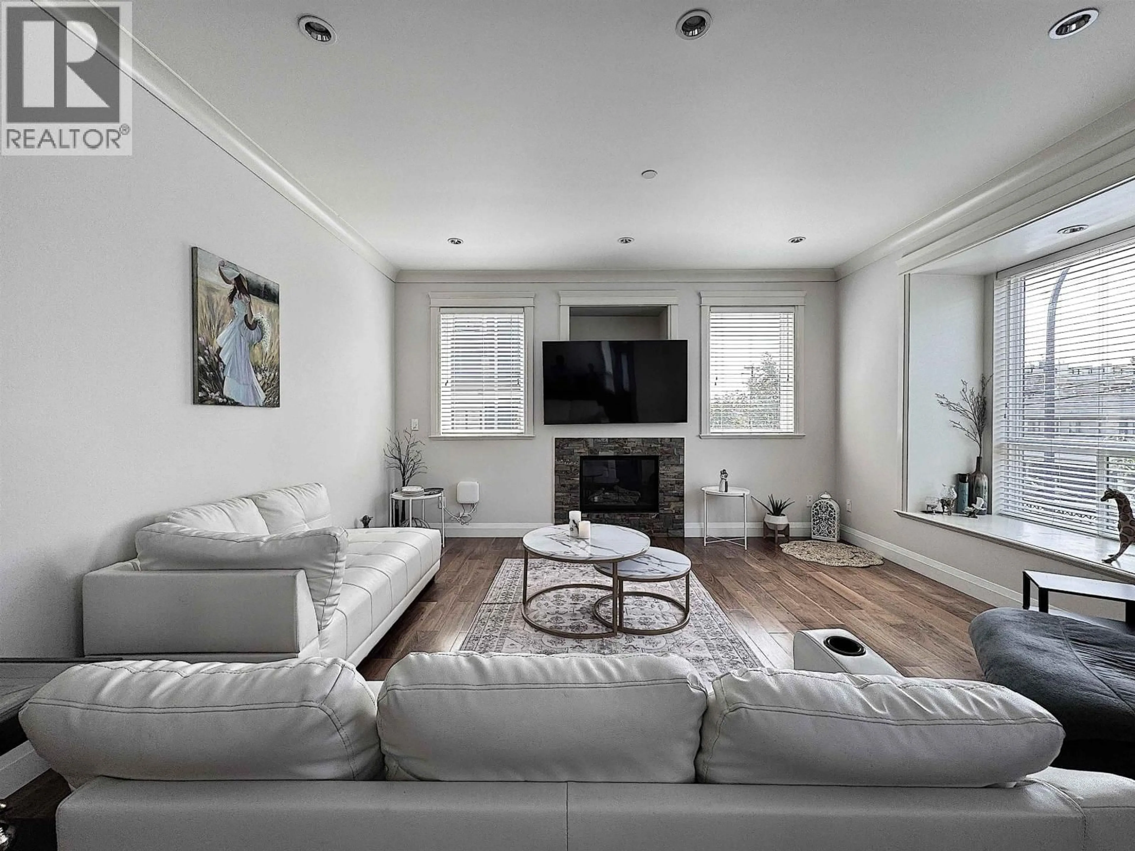 Living room with furniture, unknown for 1436 BEWICKE AVENUE, North Vancouver British Columbia V7M3B8