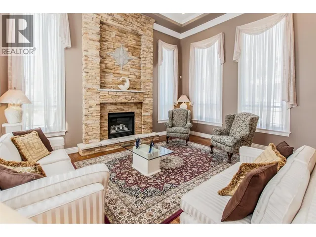 1583 PARKWAY BOULEVARD, Coquitlam 3