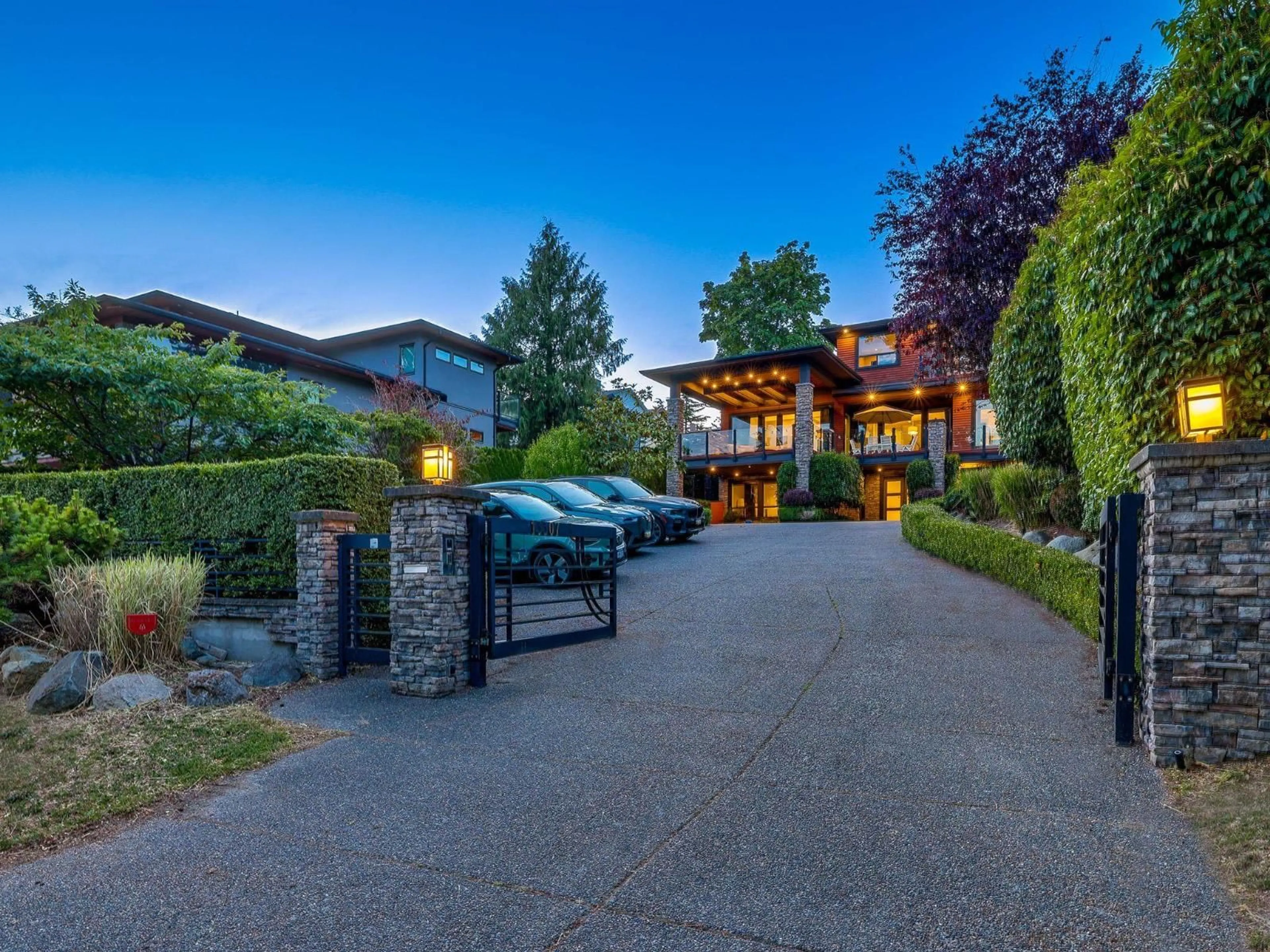 Unknown for 13307 MARINE DRIVE, Surrey British Columbia V4A1E8
