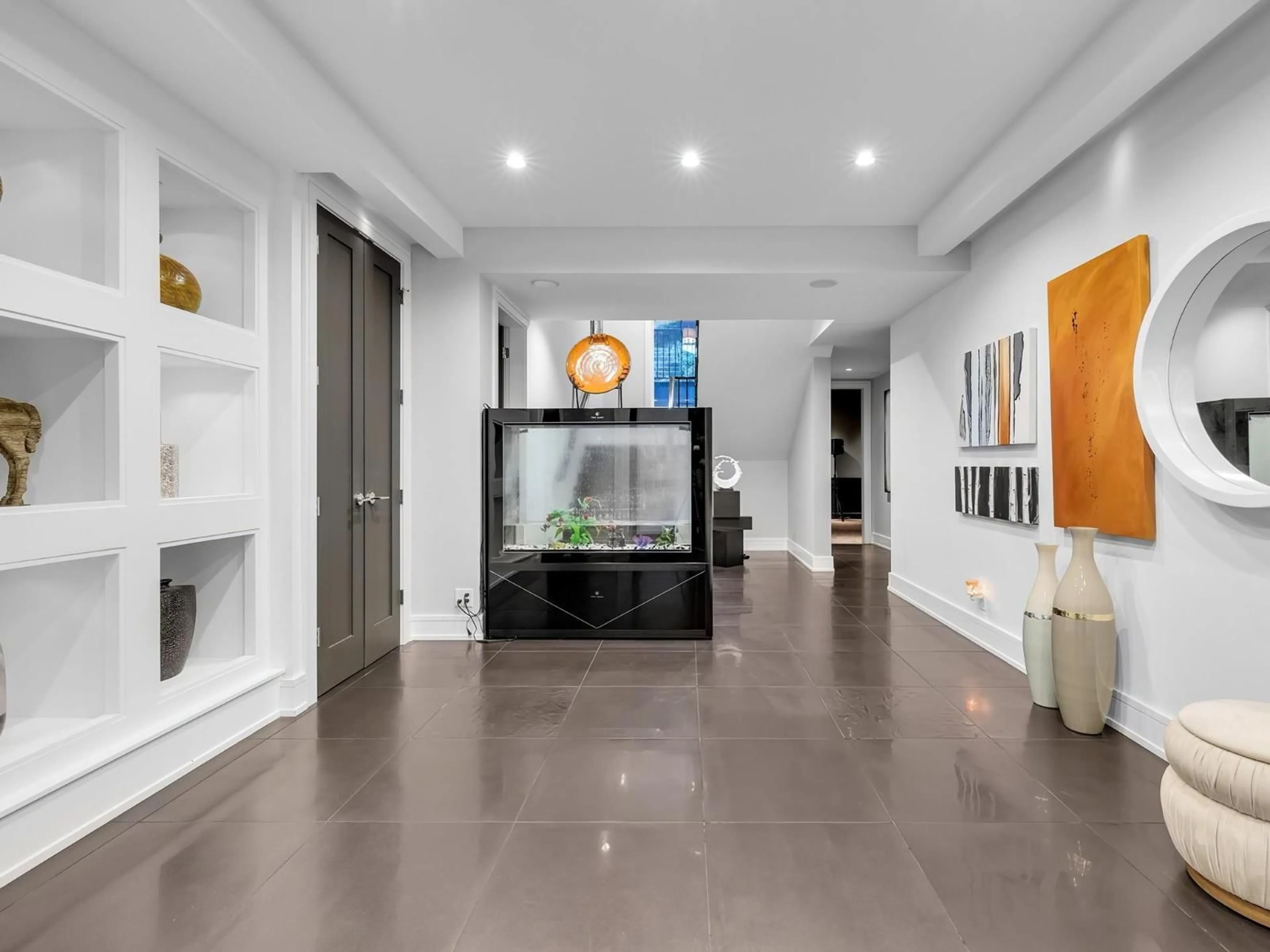Indoor foyer for 13307 MARINE DRIVE, Surrey British Columbia V4A1E8