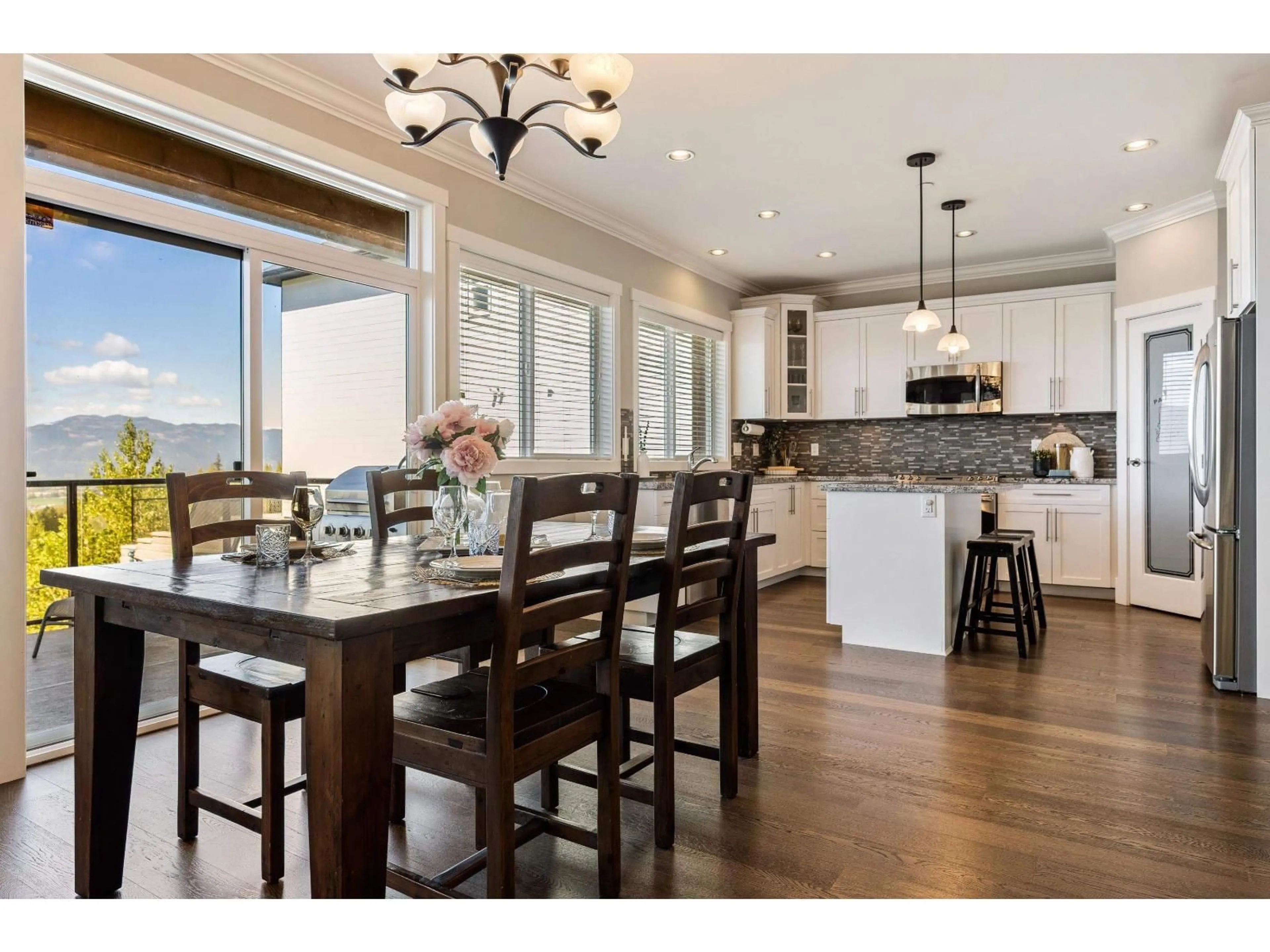 Open concept kitchen, wood/laminate floor for 50473 KINGSTON DRIVE, Chilliwack British Columbia V4Z0C2