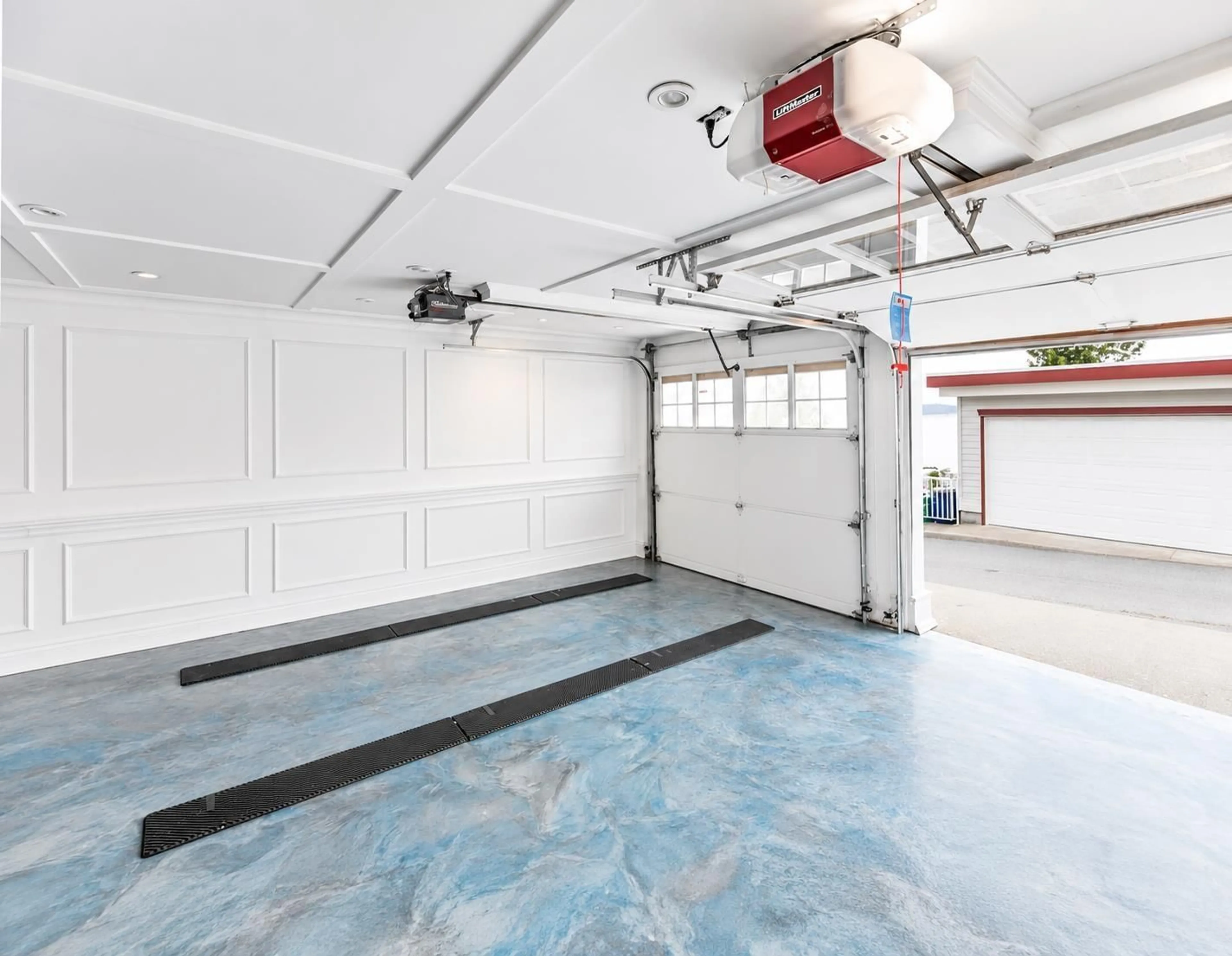 Indoor garage for 919 CYPRESS STREET, White Rock British Columbia V4B5A5