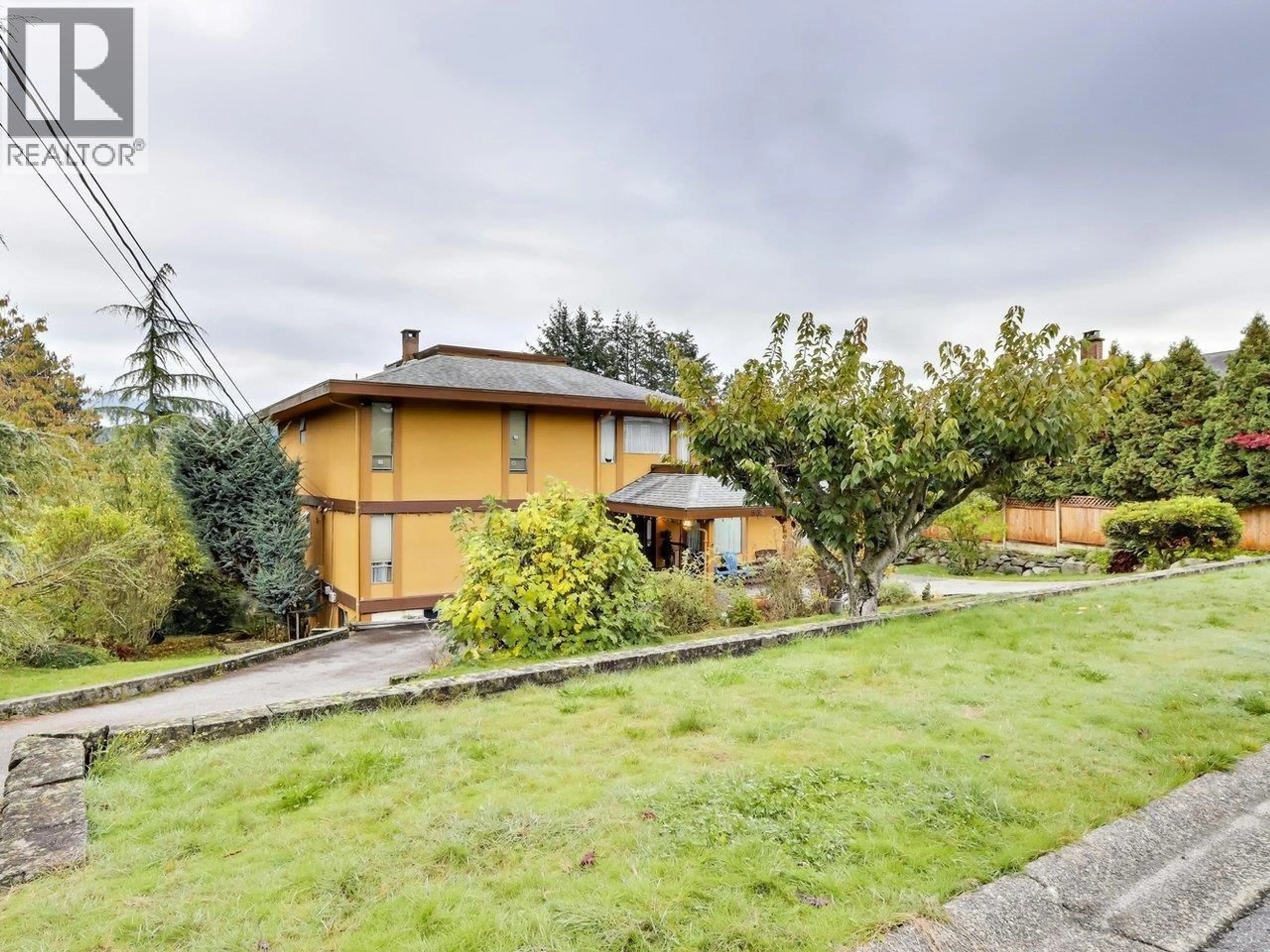 Patio, street for 534 BEACHVIEW DRIVE, North Vancouver British Columbia V7G1P9
