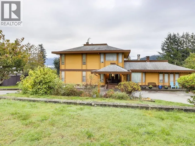 534 BEACHVIEW DRIVE, North Vancouver 2