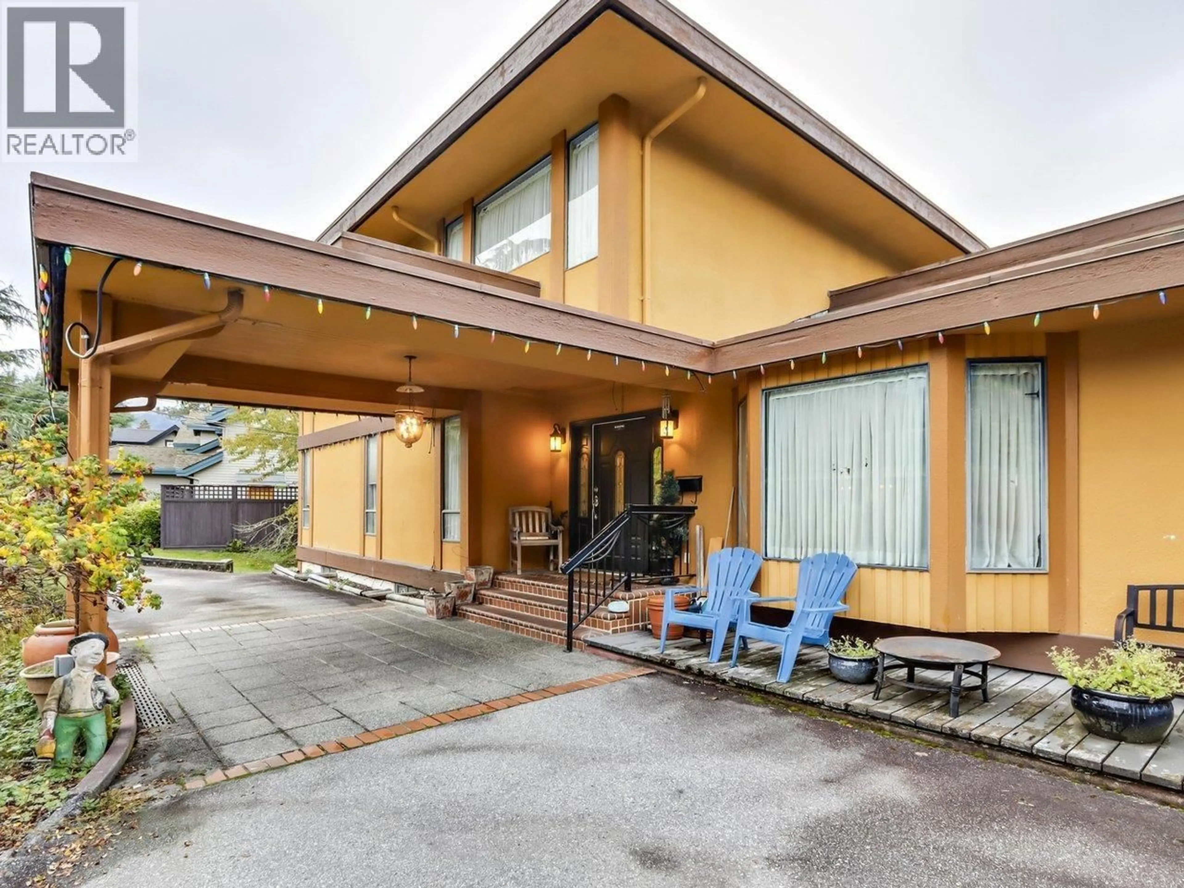 Patio, mountain view for 534 BEACHVIEW DRIVE, North Vancouver British Columbia V7G1P9