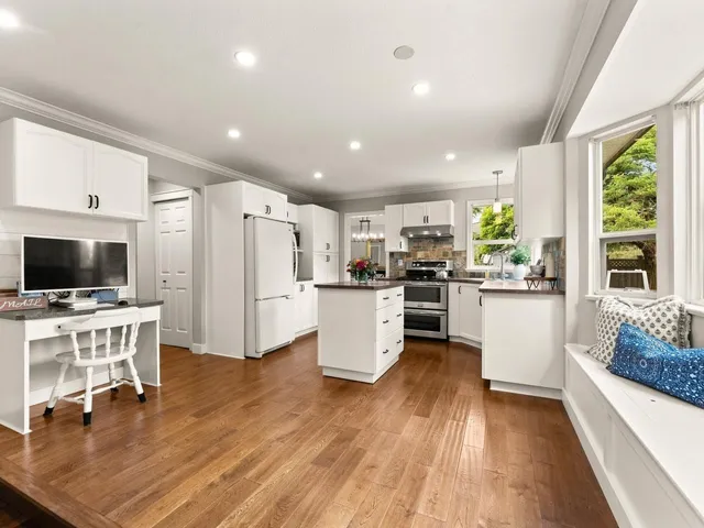 6089 185 STREET, Surrey 5