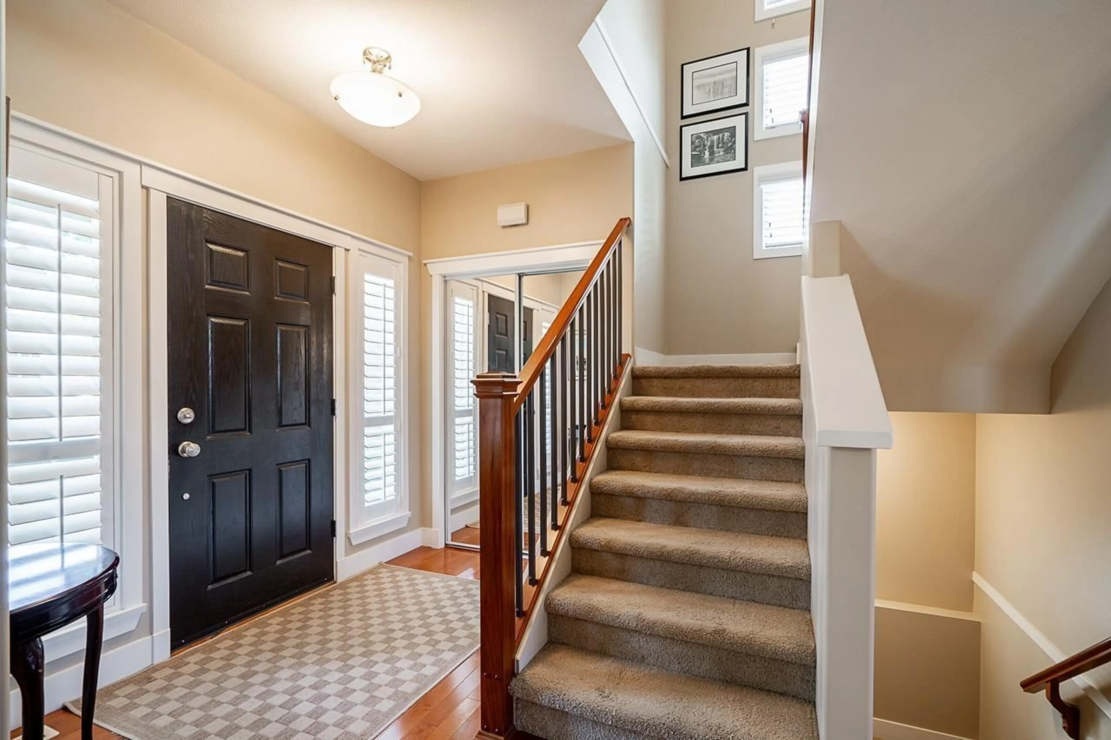 Indoor entryway for 16581 60 AVENUE, Surrey British Columbia V3S1S7