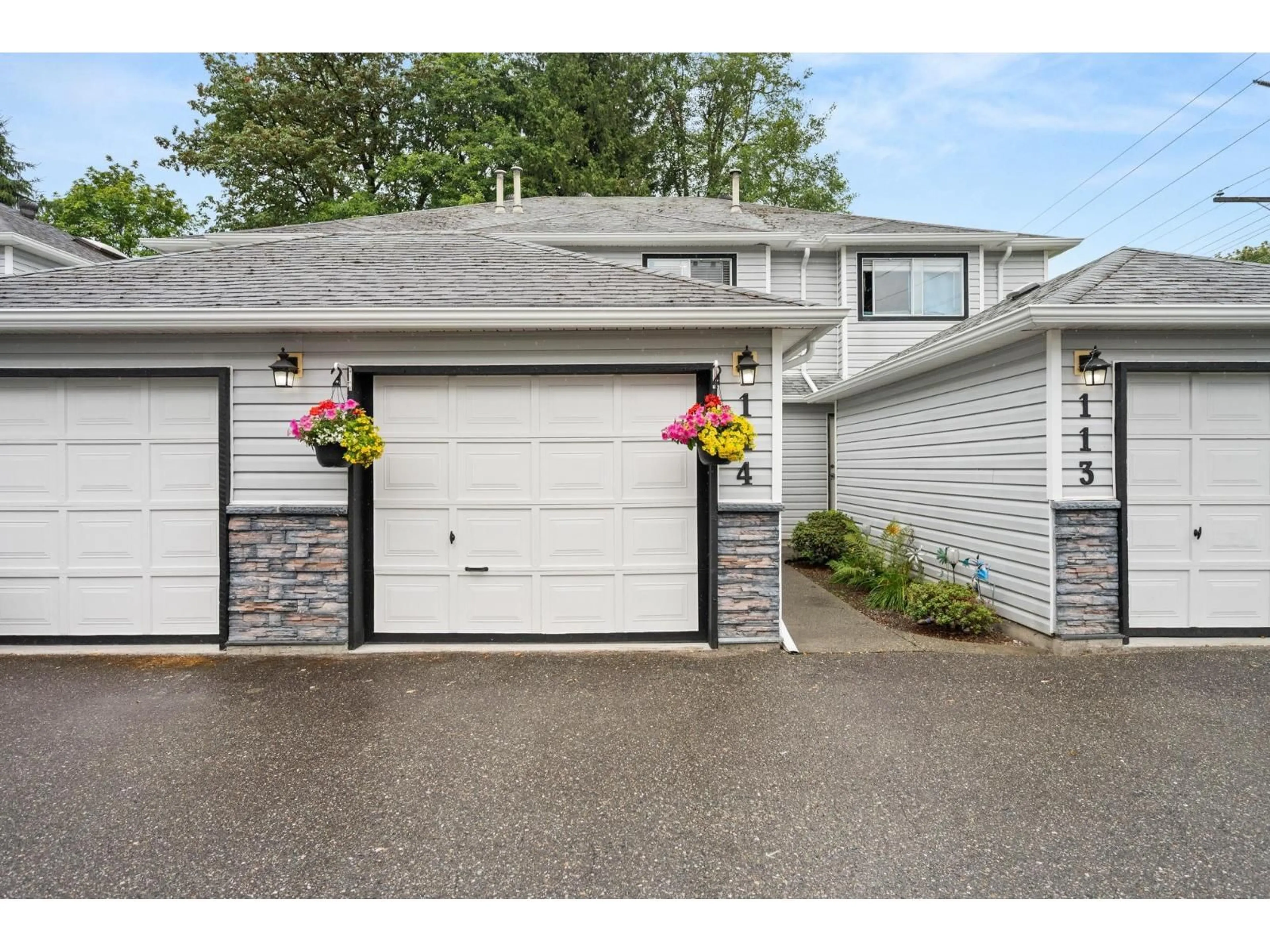 Indoor garage for 114 - 9507 208 STREET, Langley British Columbia V1M2Z1