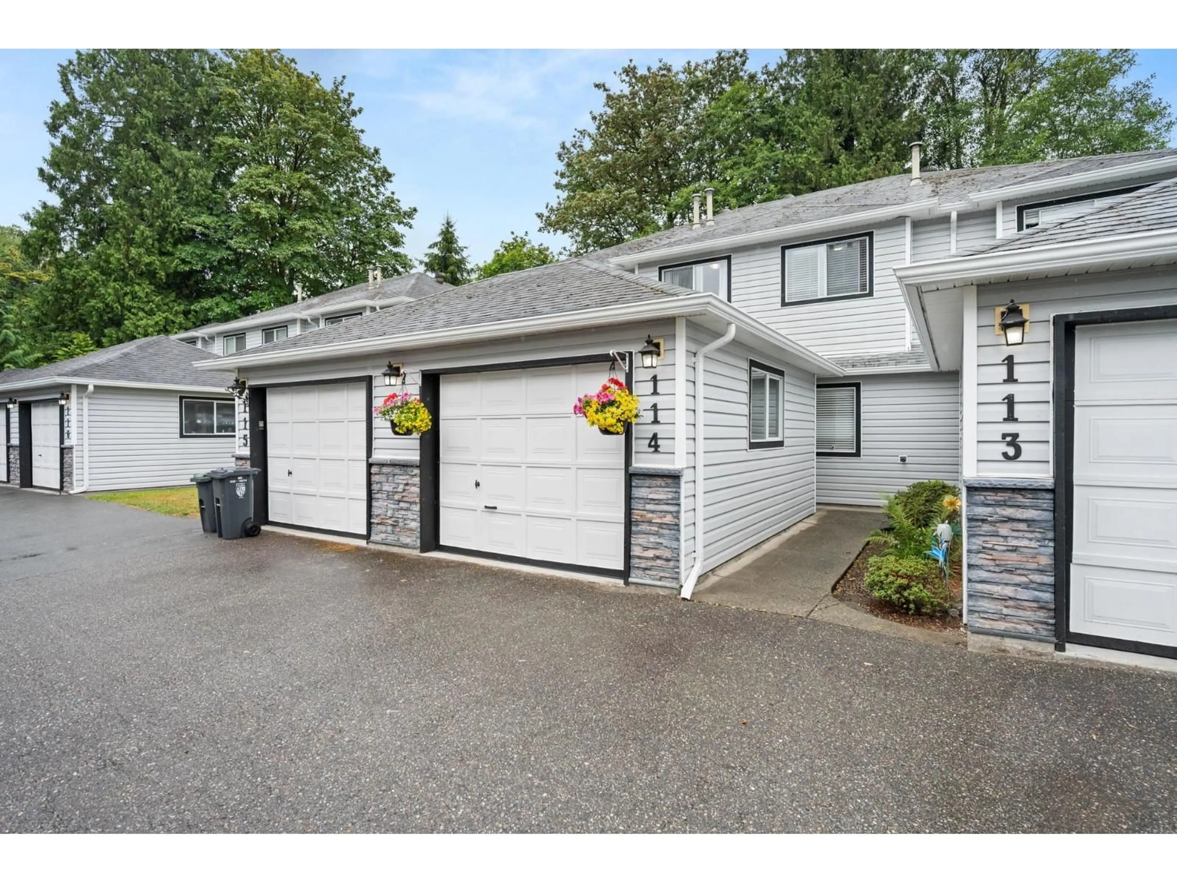 Indoor garage for 114 - 9507 208 STREET, Langley British Columbia V1M2Z1