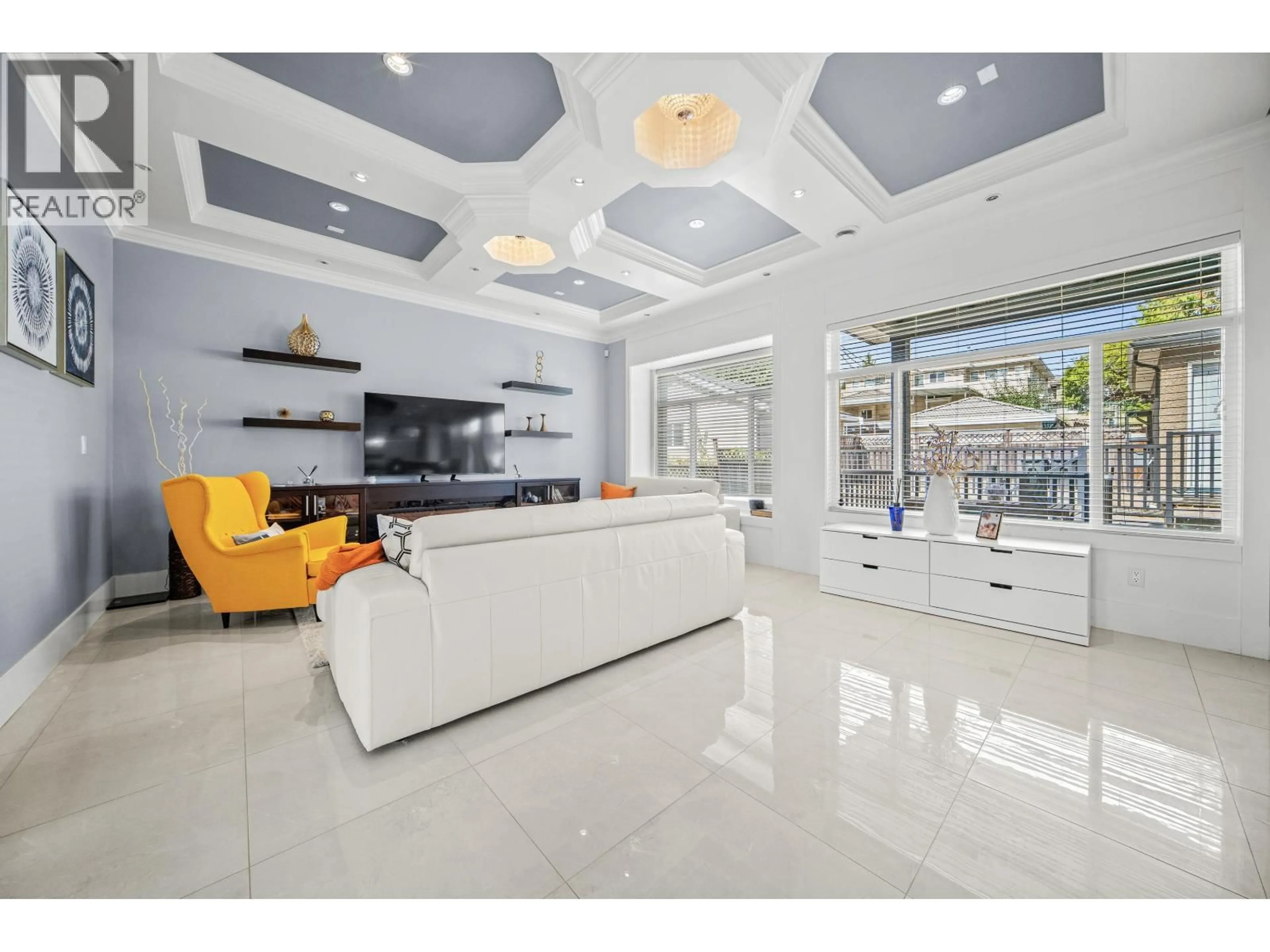 Lobby for 5957 MCKEE STREET, Burnaby British Columbia V5J2V6