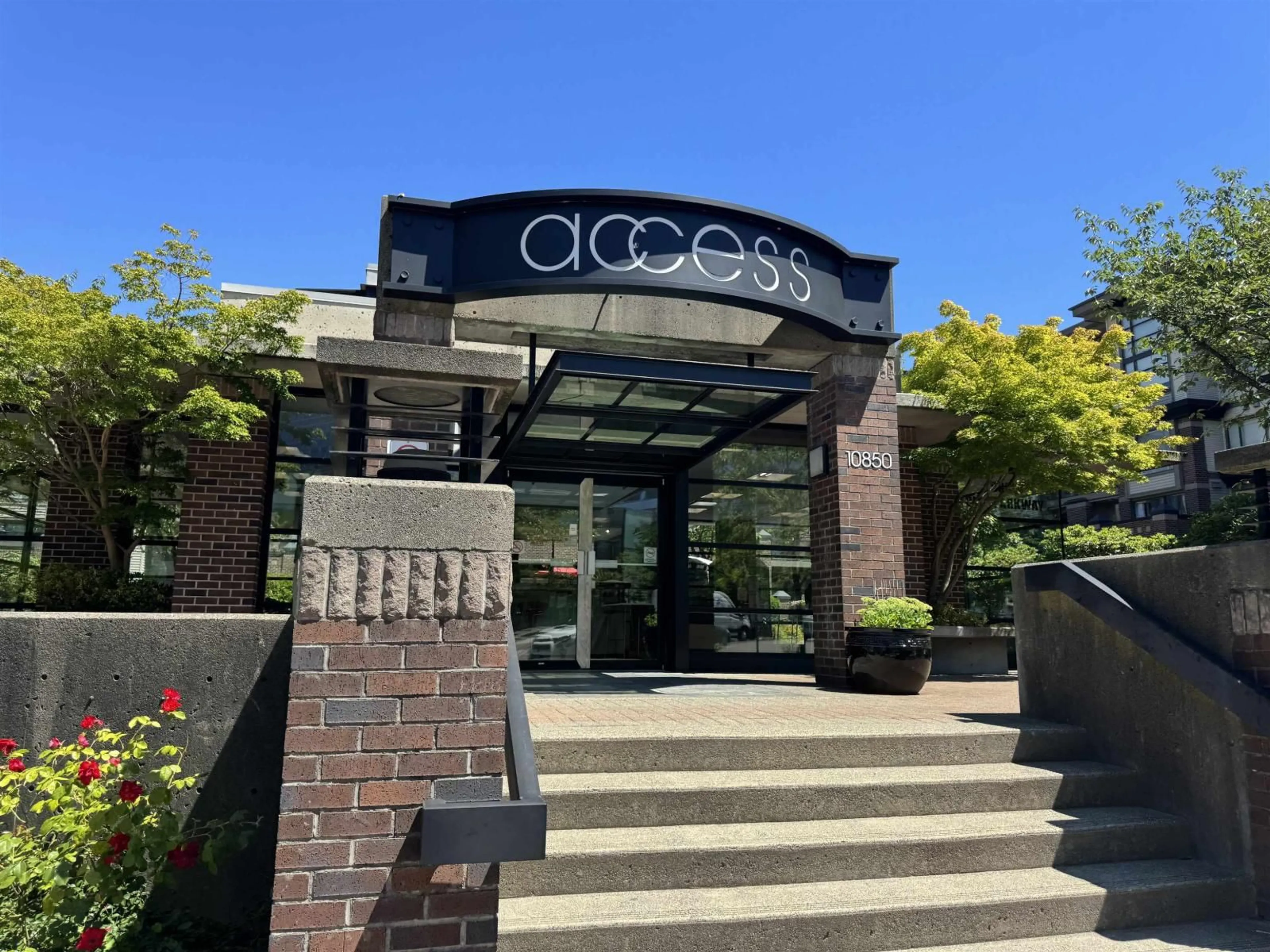 Indoor foyer for 328 - 10838 CITY PARKWAY, Surrey British Columbia V3T5X9