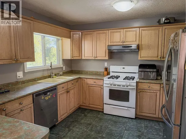 366 ALLARD STREET, Quesnel 4