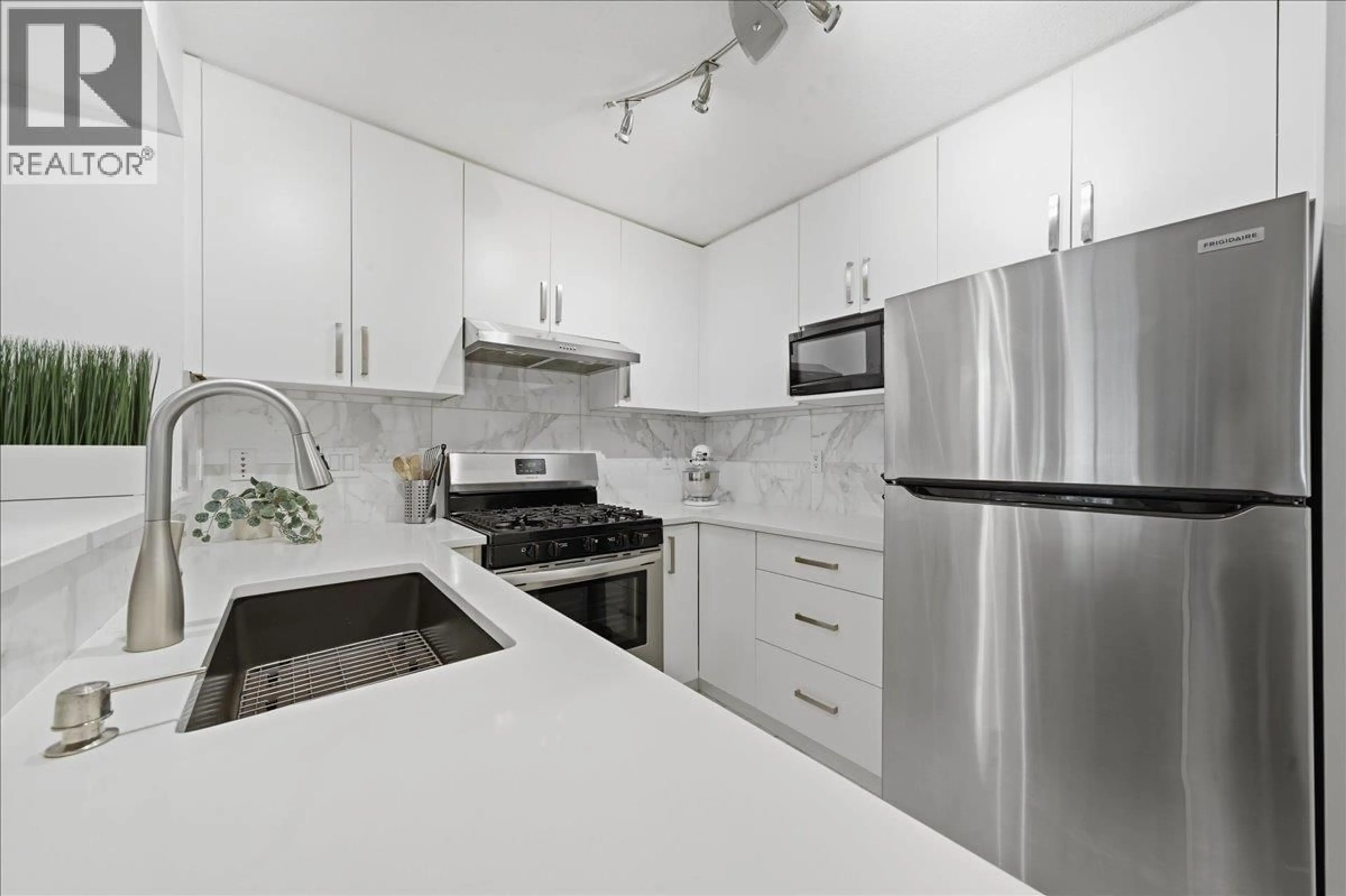 Standard kitchen, unknown for 310 - 2966 SILVER SPRINGS BOULEVARD, Coquitlam British Columbia V3E3S1
