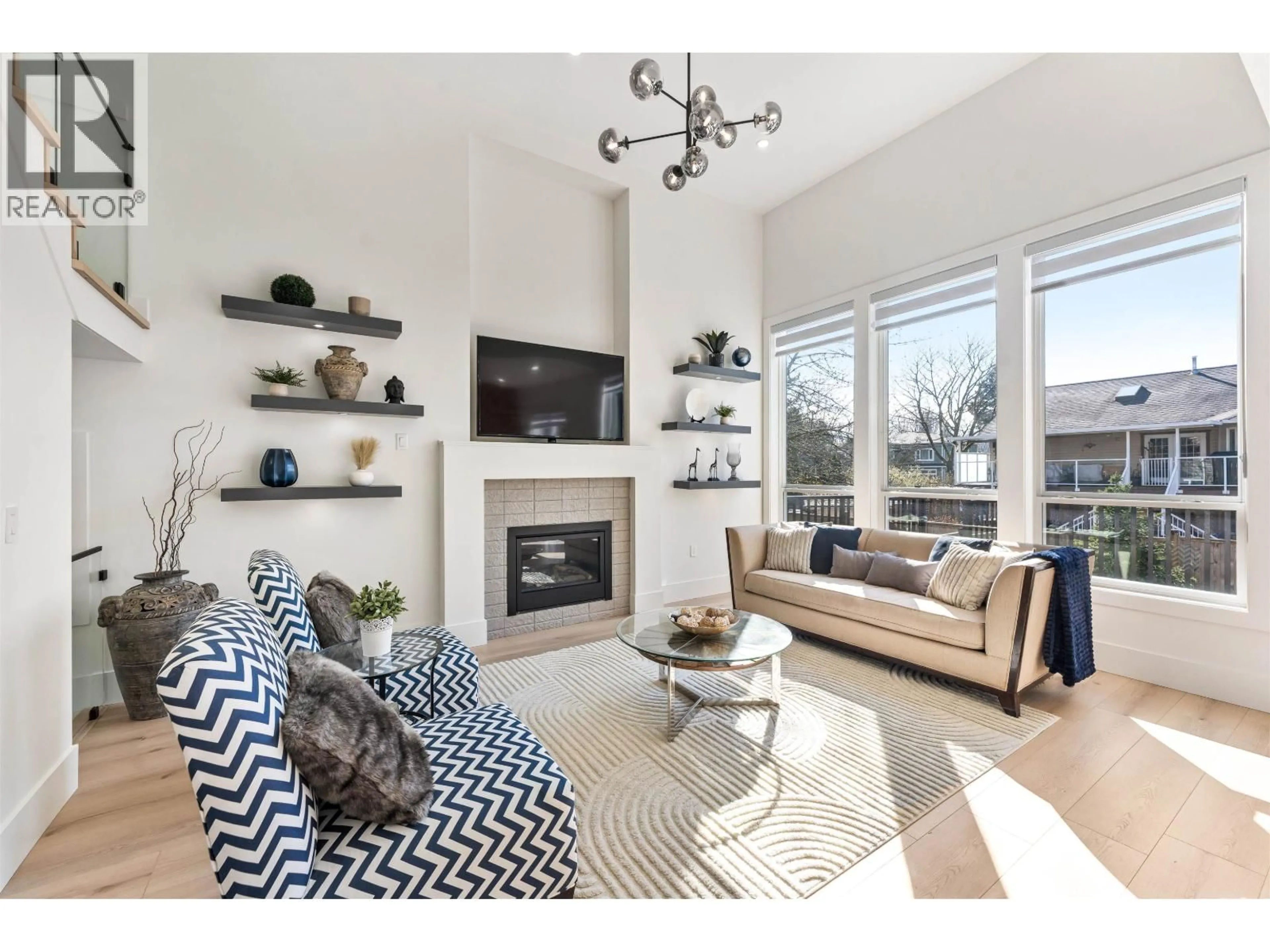 Living room with furniture, unknown for 2472 GLENWOOD AVENUE, Port Coquitlam British Columbia V3B1Y7