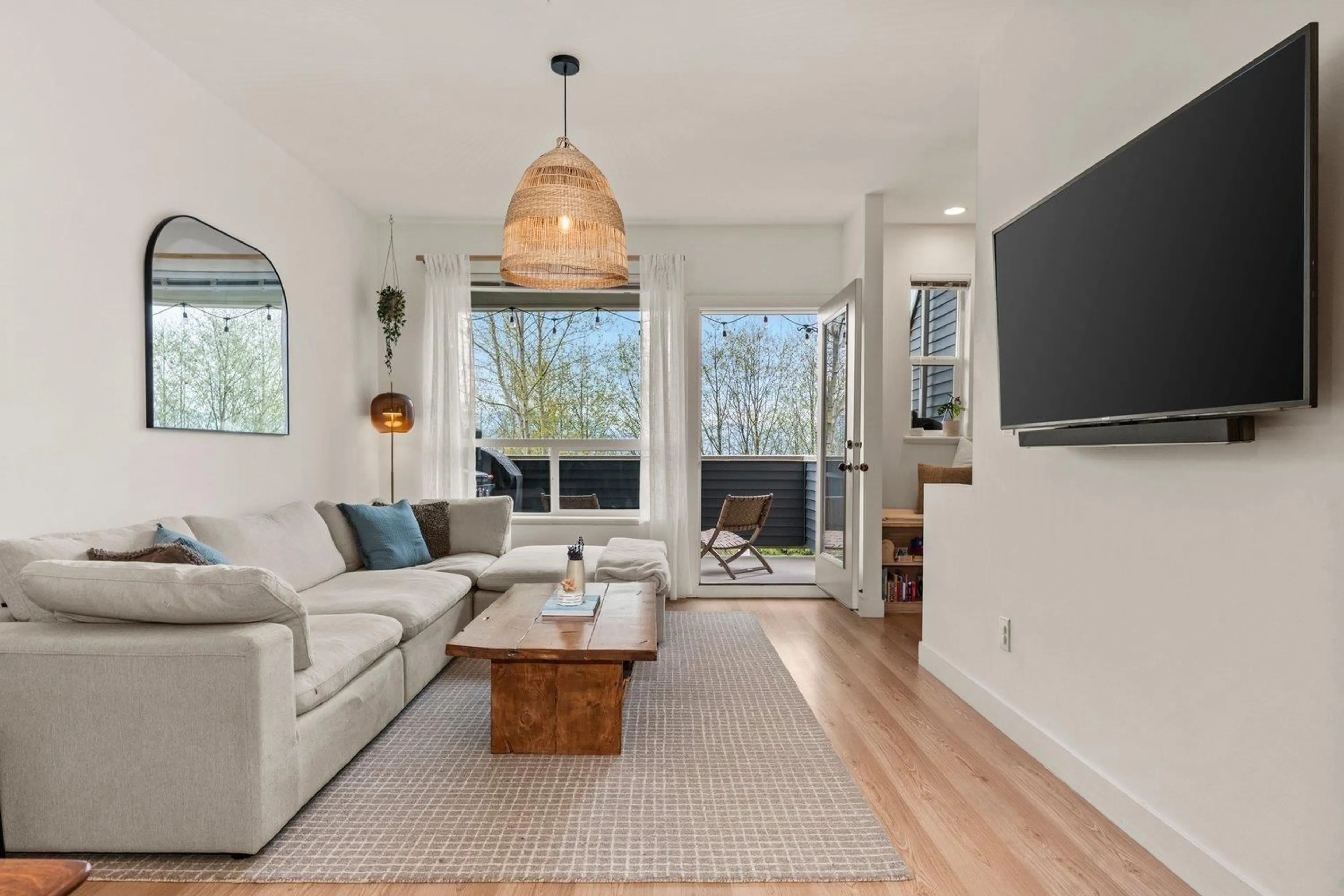 Living room with furniture, wood/laminate floor for 2 - 47315 SYLVAN DRIVE, Chilliwack British Columbia V2R0S7
