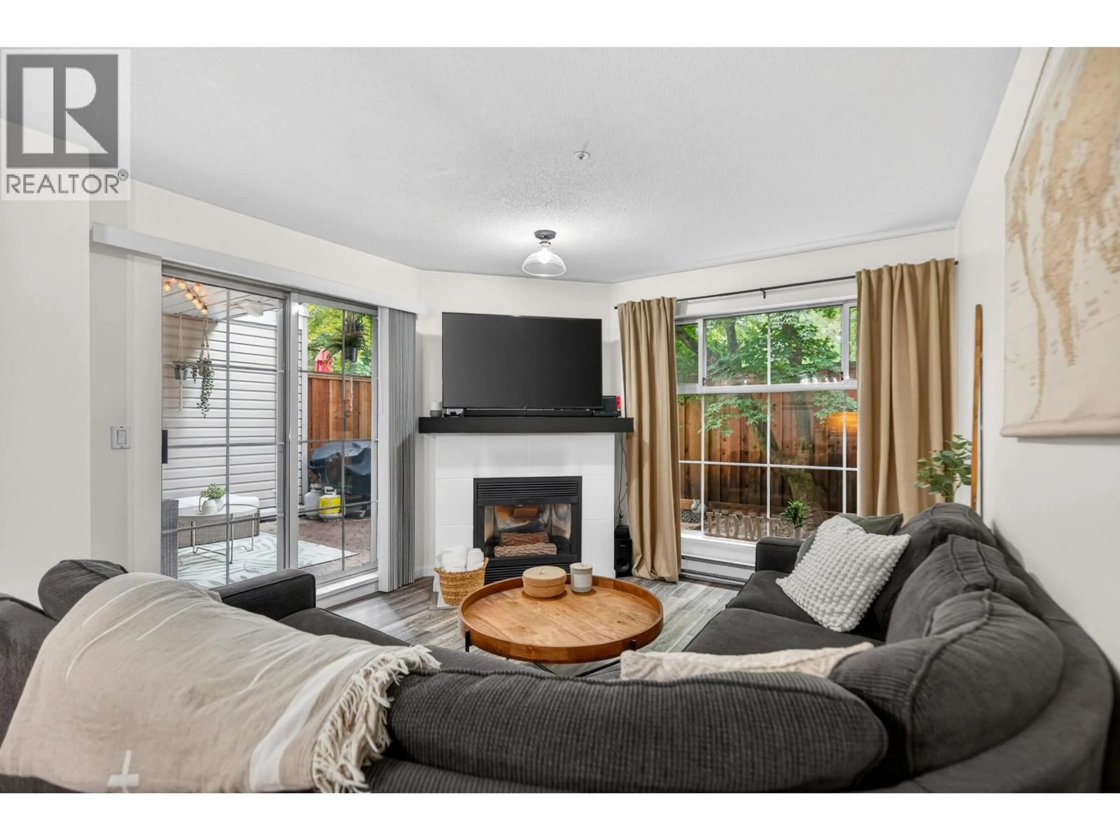 Living room with furniture, unknown for 121 - 2678 DIXON STREET, Port Coquitlam British Columbia V3C6L7
