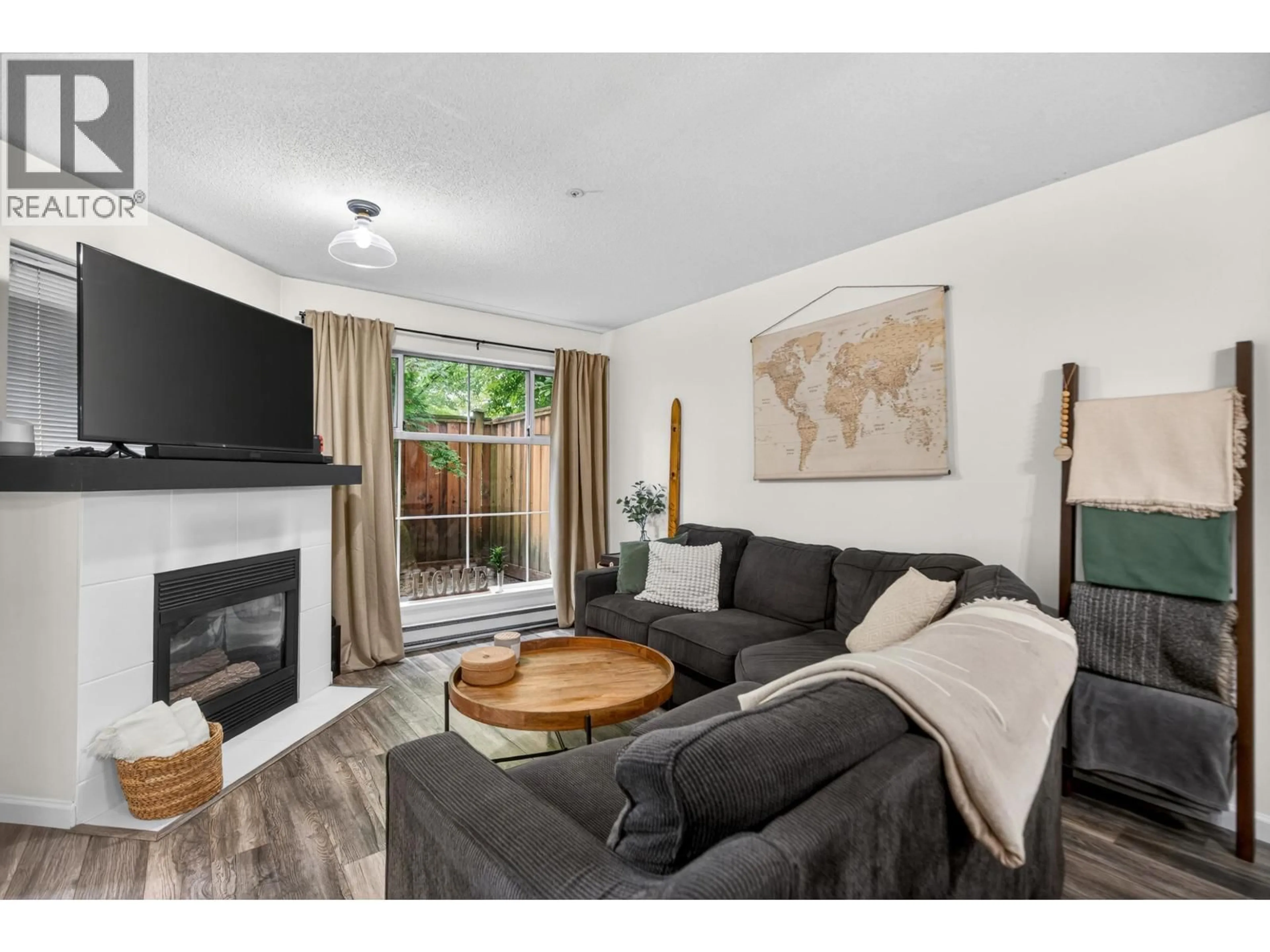 Living room with furniture, wood/laminate floor for 121 - 2678 DIXON STREET, Port Coquitlam British Columbia V3C6L7