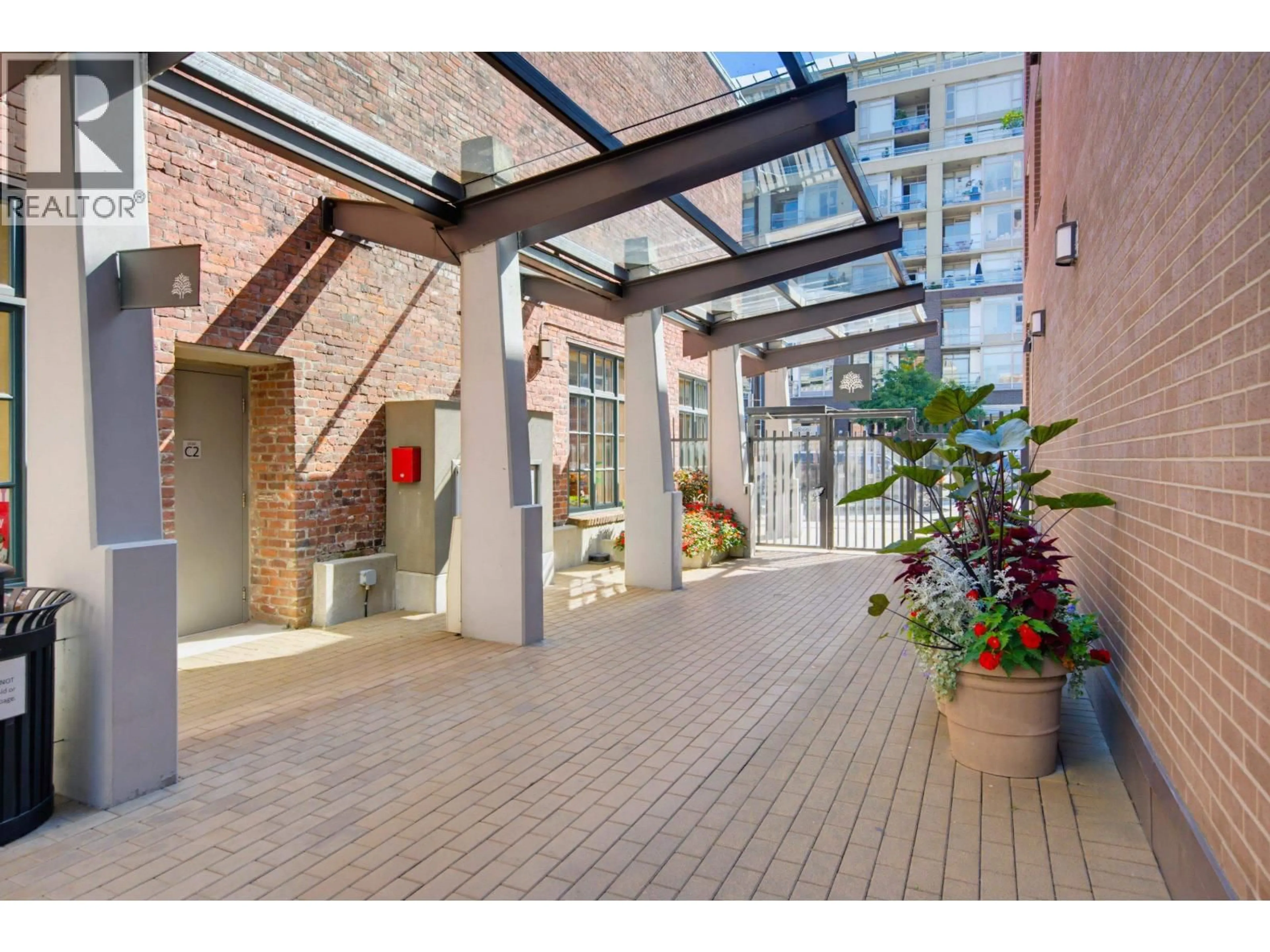 Indoor foyer for 211 - 445 2ND AVENUE, Vancouver British Columbia V5Y0E8