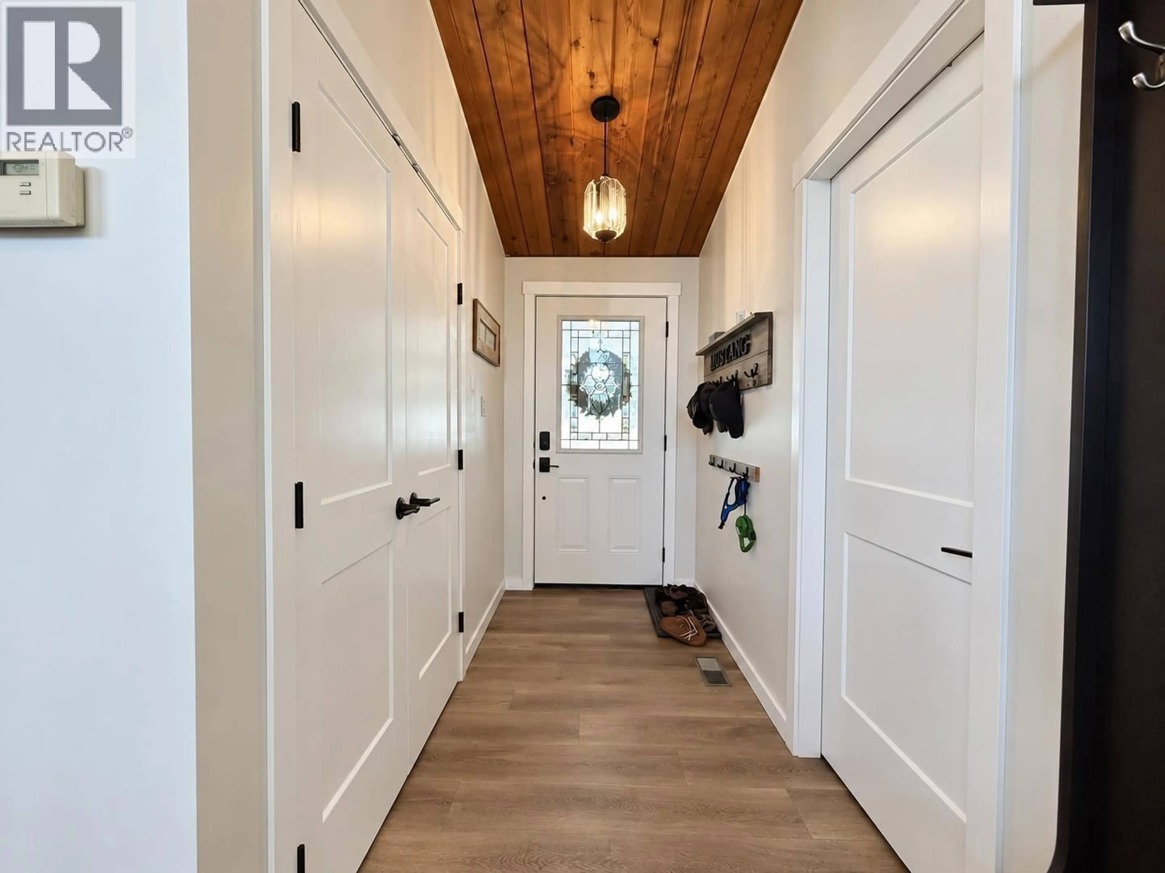 Indoor entryway for 2990 NADINA WAY, Houston British Columbia V0J1Z0