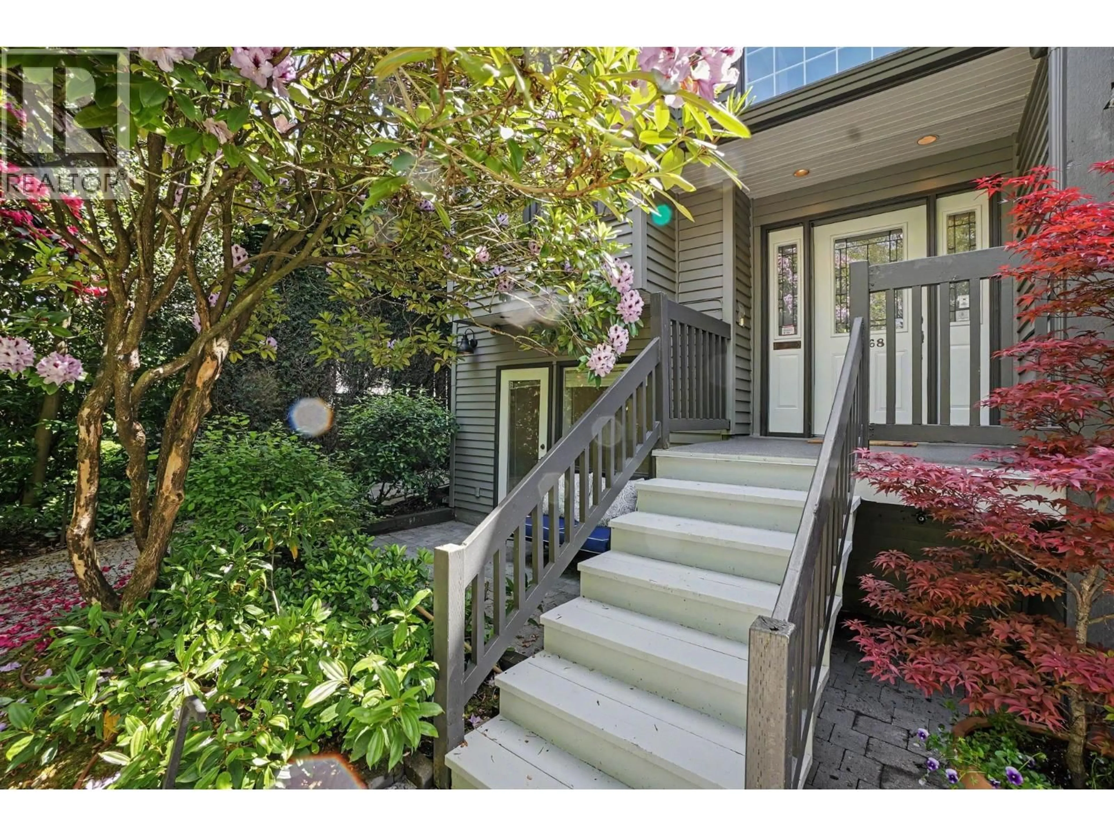 Indoor entryway for 1868 15TH AVENUE, Vancouver British Columbia V6J2L1