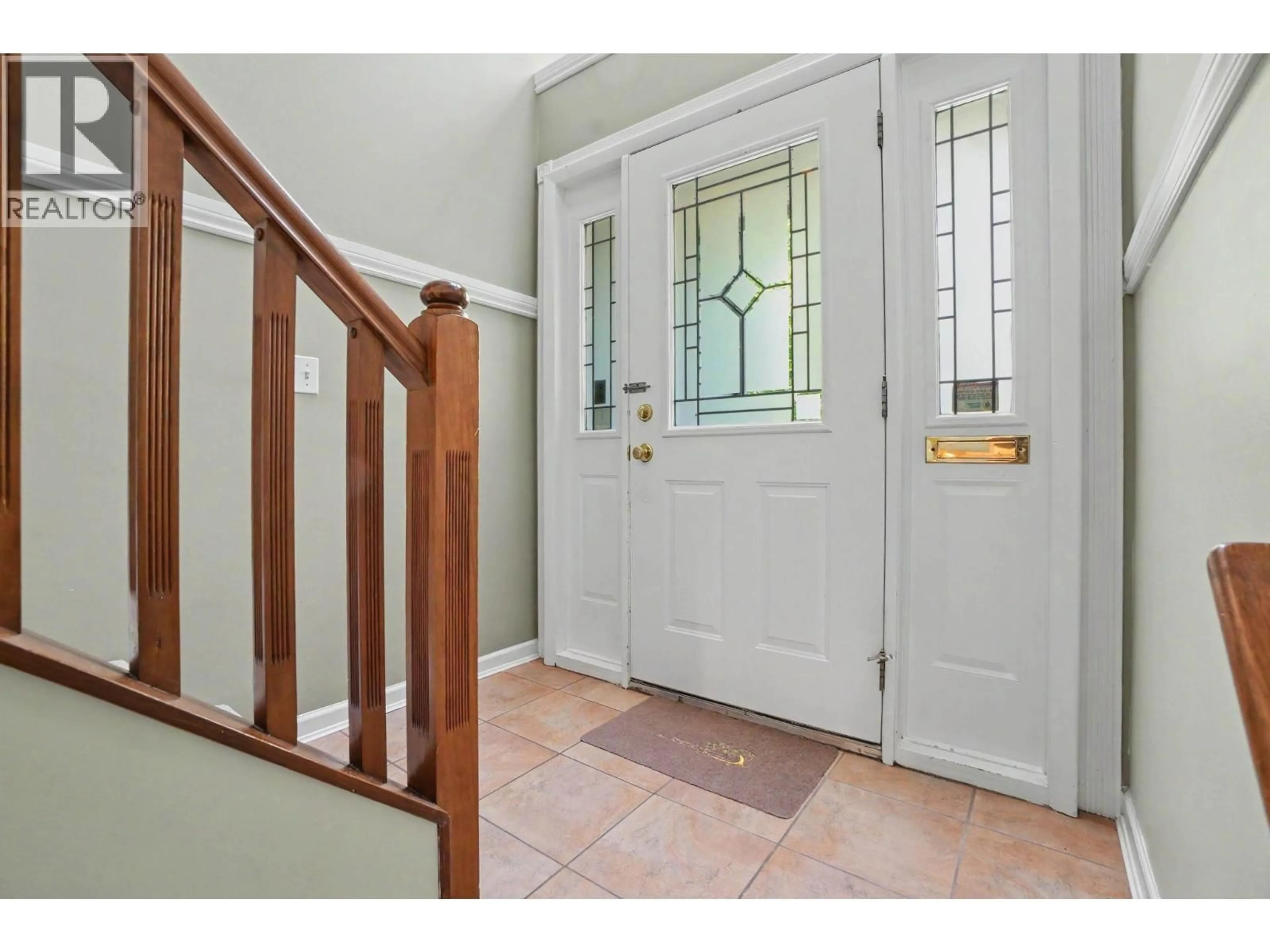 Indoor entryway for 1868 15TH AVENUE, Vancouver British Columbia V6J2L1