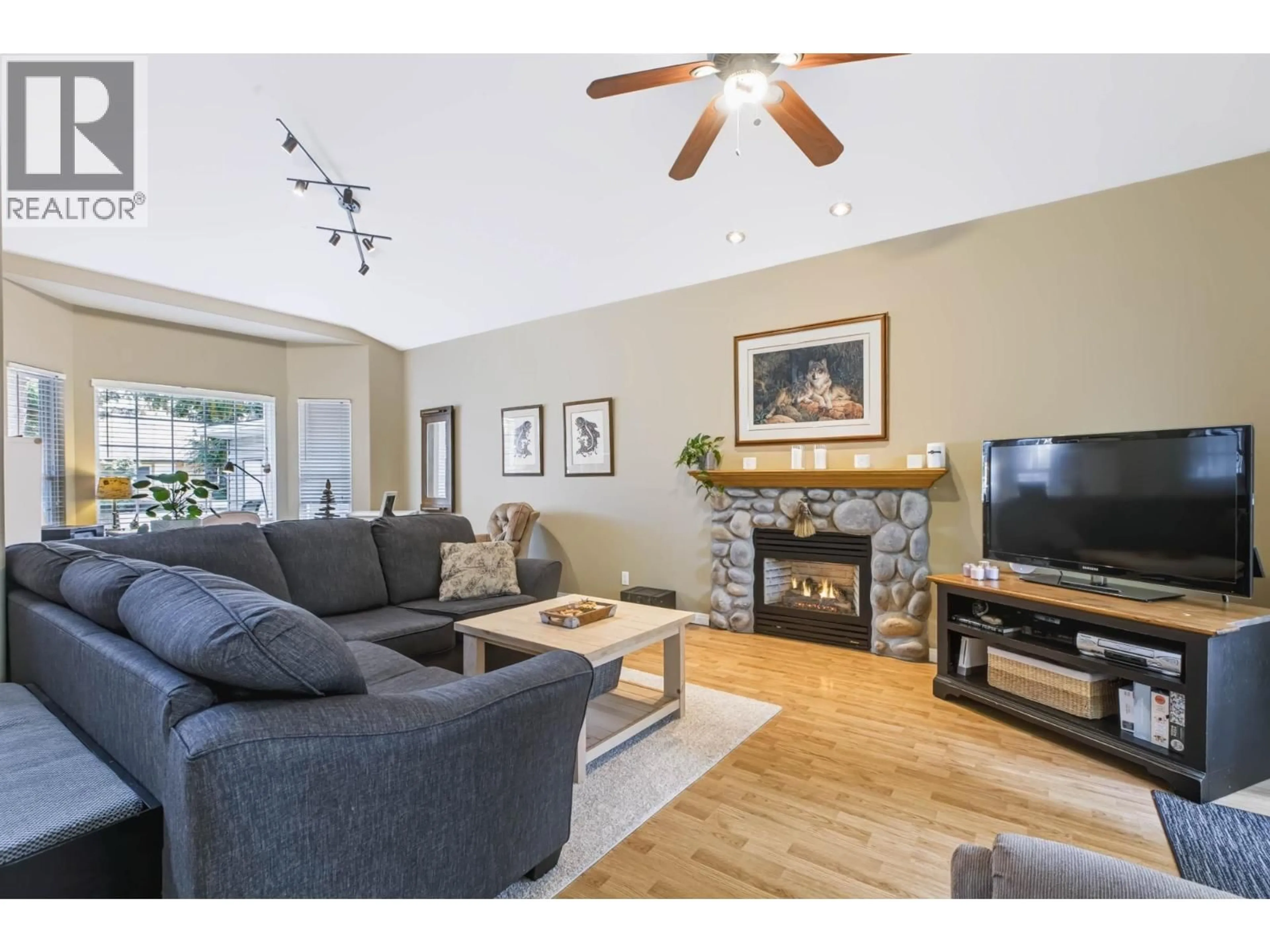 Living room with furniture, wood/laminate floor for 1545 DUNCAN DRIVE, Delta British Columbia V4L1R7