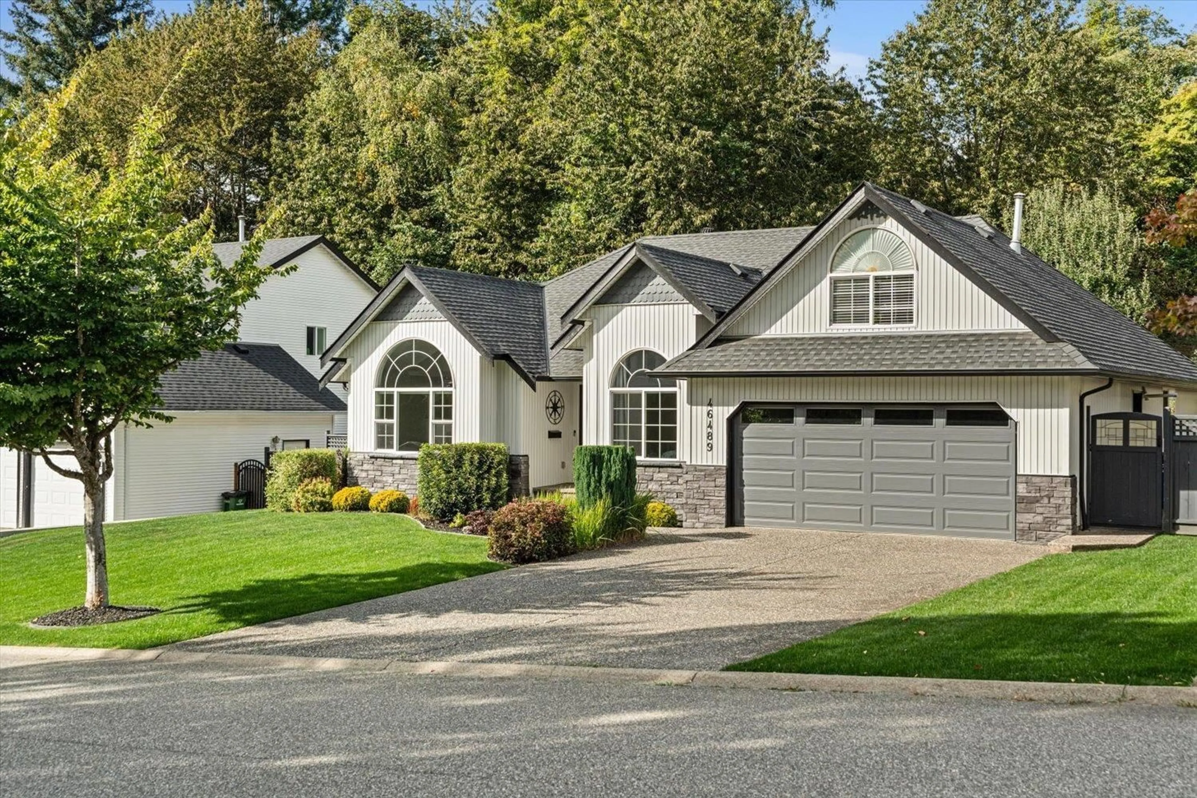 Home with vinyl exterior material, street for 46489 EDGEMONT PLACE, Chilliwack British Columbia V2R3Y6