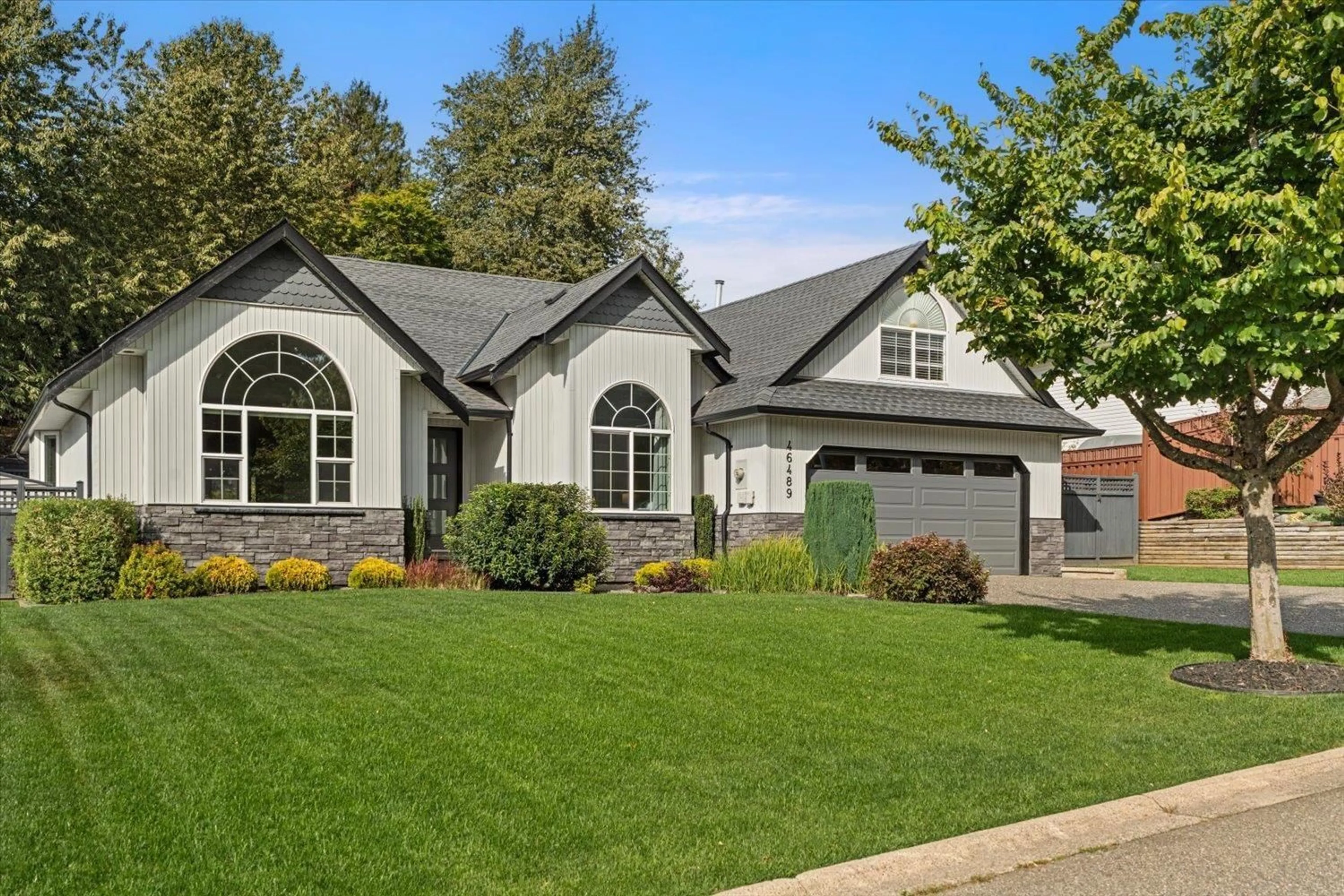 Home with vinyl exterior material, street for 46489 EDGEMONT PLACE, Chilliwack British Columbia V2R3Y6