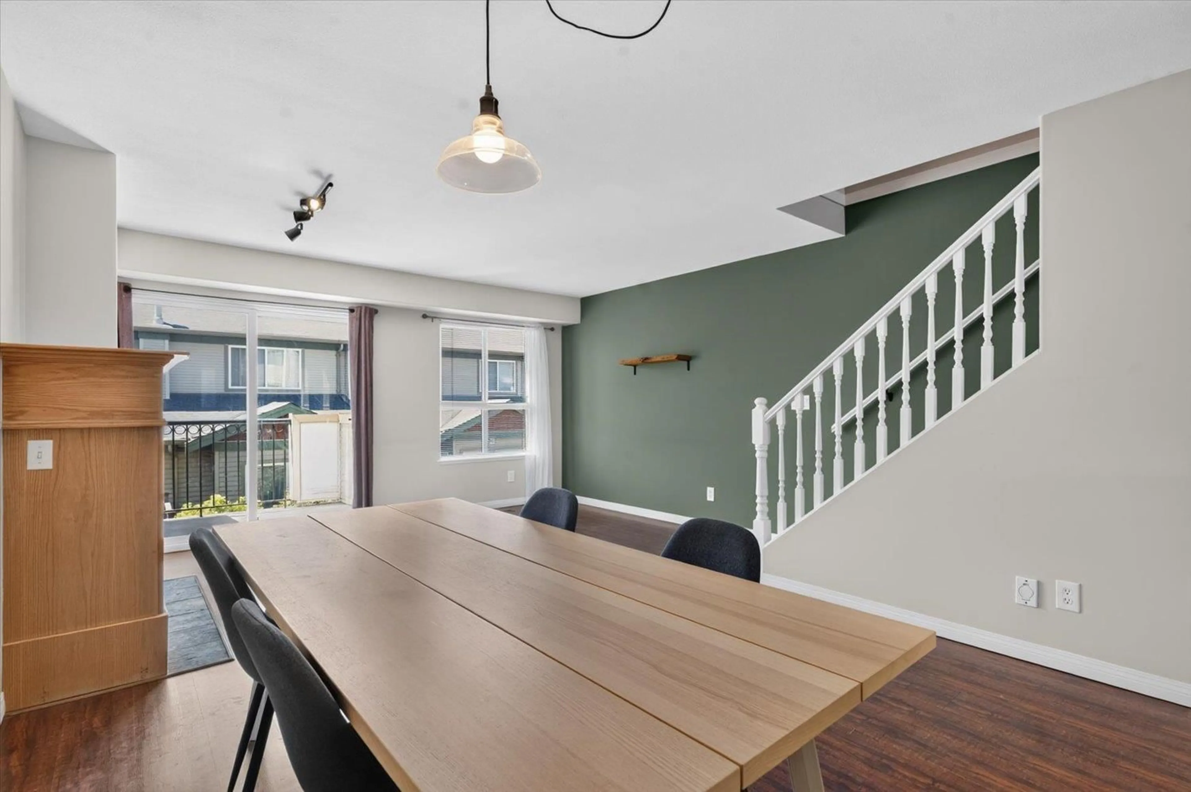 Dining room, wood/laminate floor for 24 - 9470 HAZEL STREET, Chilliwack British Columbia V2P5N1