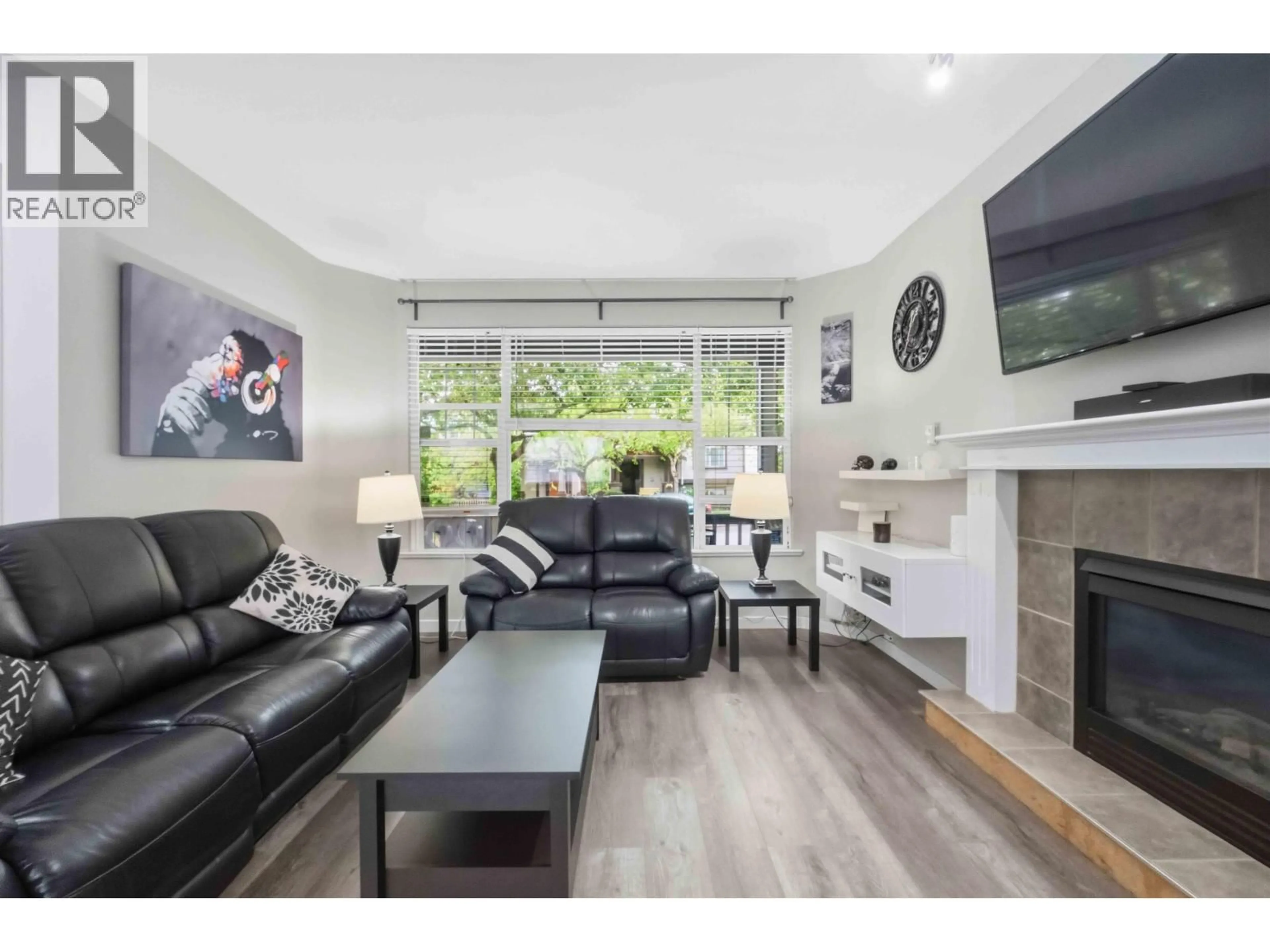 Living room with furniture, wood/laminate floor for 10288 243 STREET, Maple Ridge British Columbia V2W1Y2