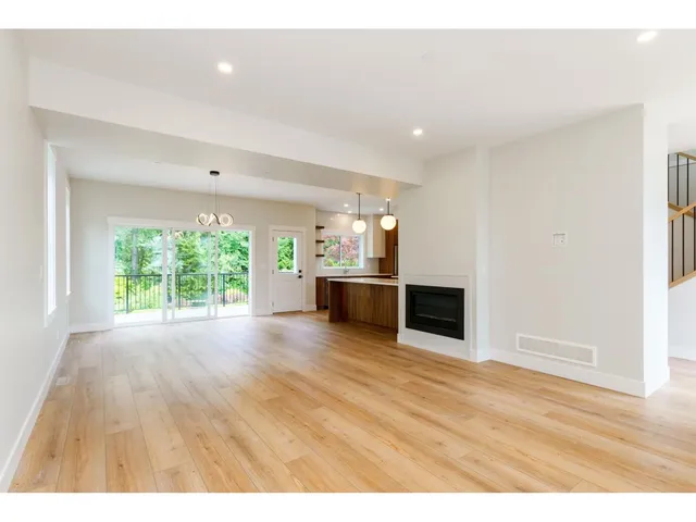 8336 MILLER CRESCENT, Mission 5