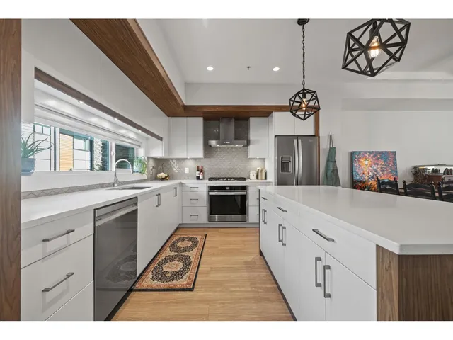 11 - 33209 CHERRY AVENUE, Mission 4