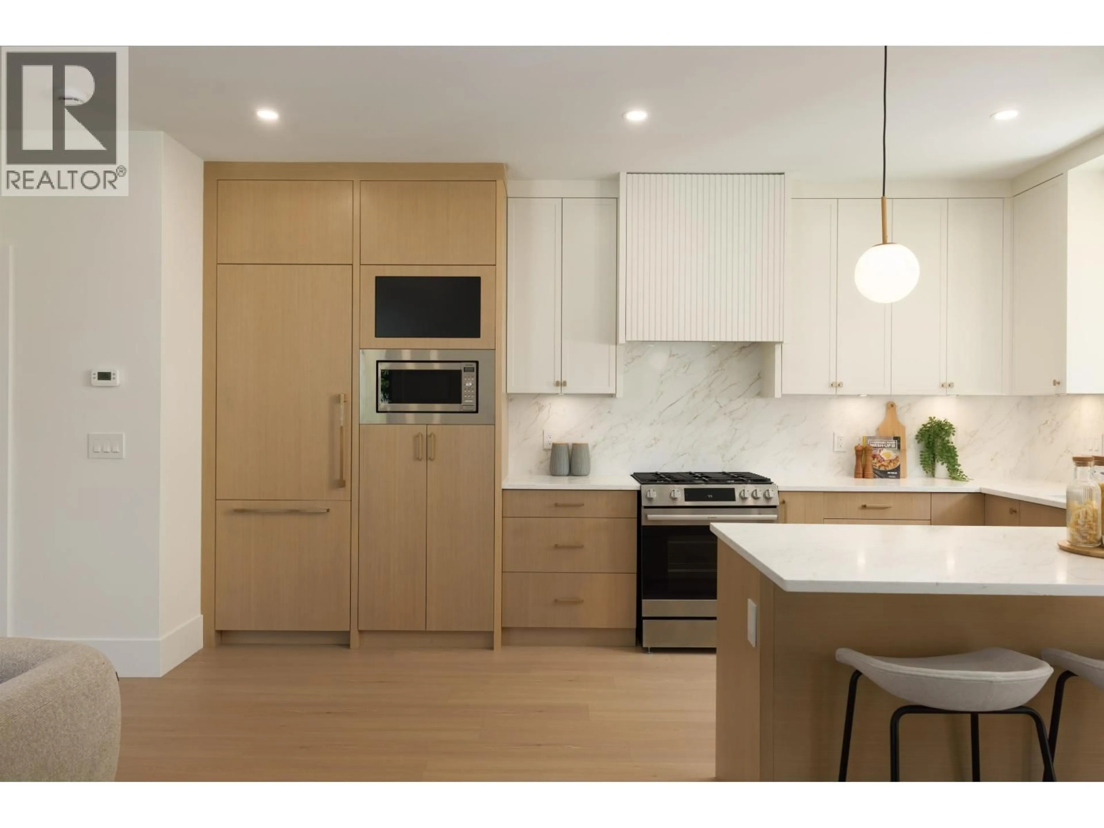 Contemporary kitchen, unknown for 4 - 6525 DUFFERIN AVENUE, Burnaby British Columbia V5H3T2