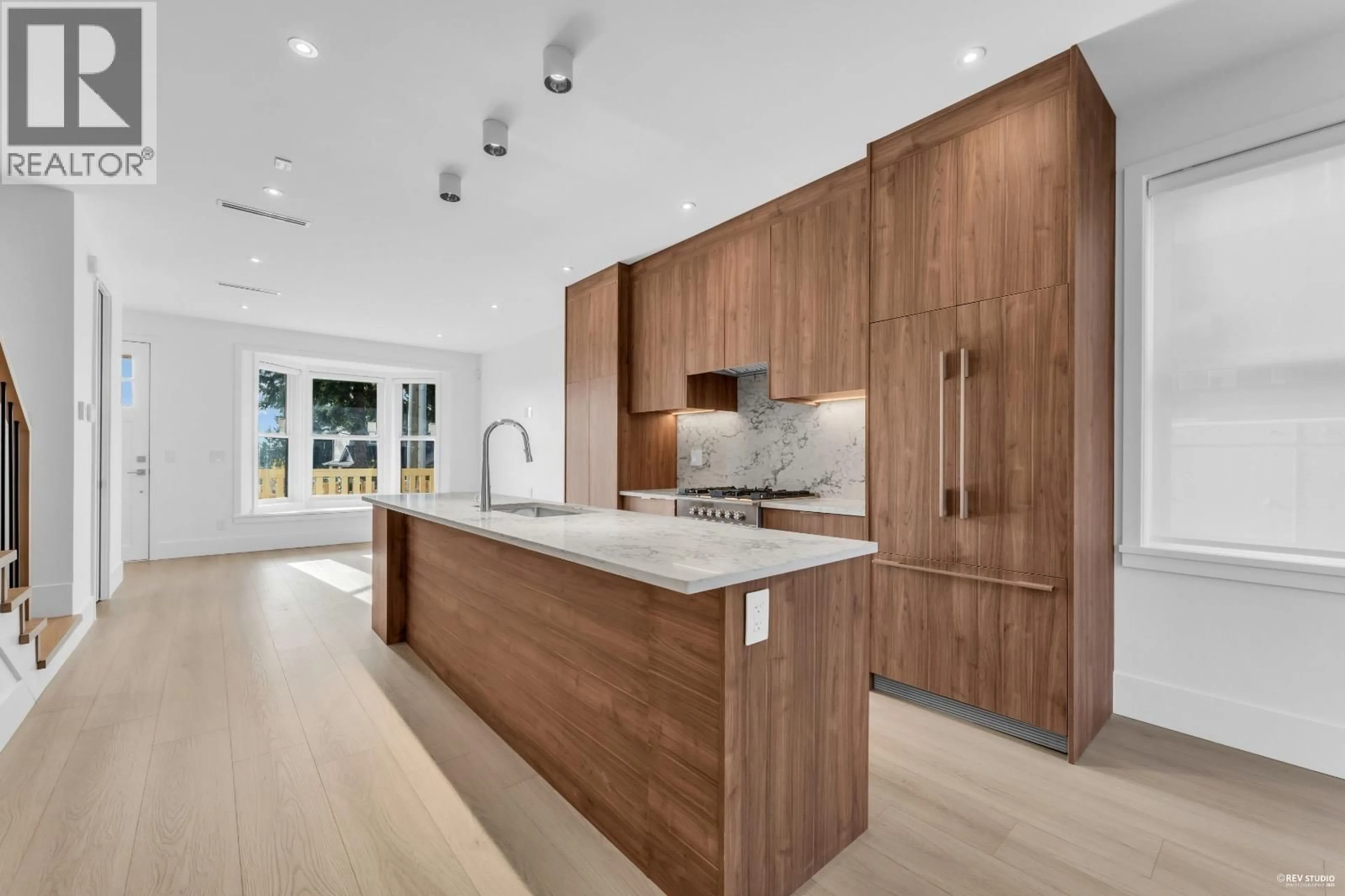 Contemporary kitchen, unknown for 102 - 1125 CARTIER AVENUE, Coquitlam British Columbia V3K2C1