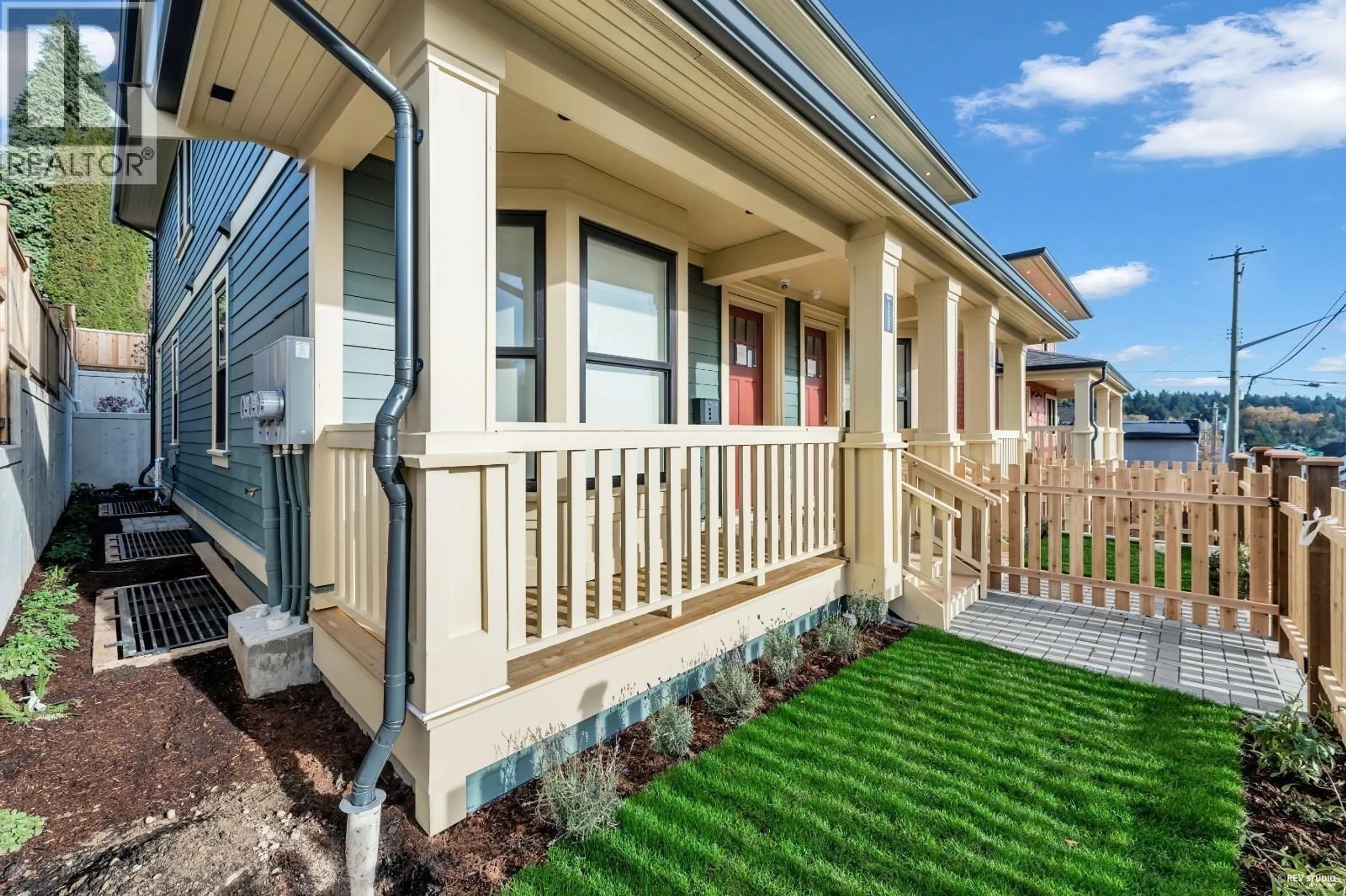 Home with vinyl exterior material, street for 102 - 1125 CARTIER AVENUE, Coquitlam British Columbia V3K2C1