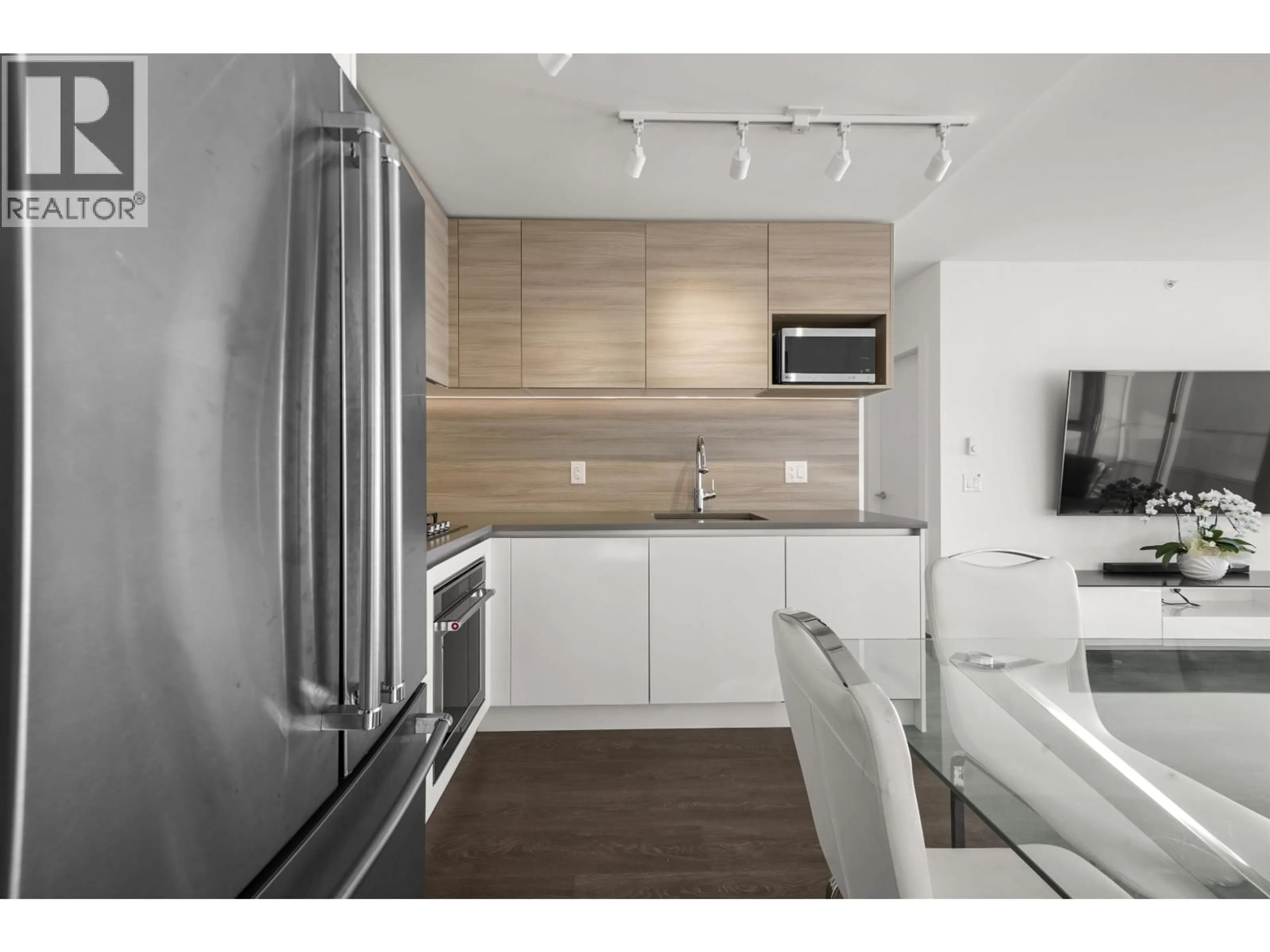 Open concept kitchen, wood/laminate floor for 3404 - 657 WHITING WAY, Coquitlam British Columbia V3J0J6