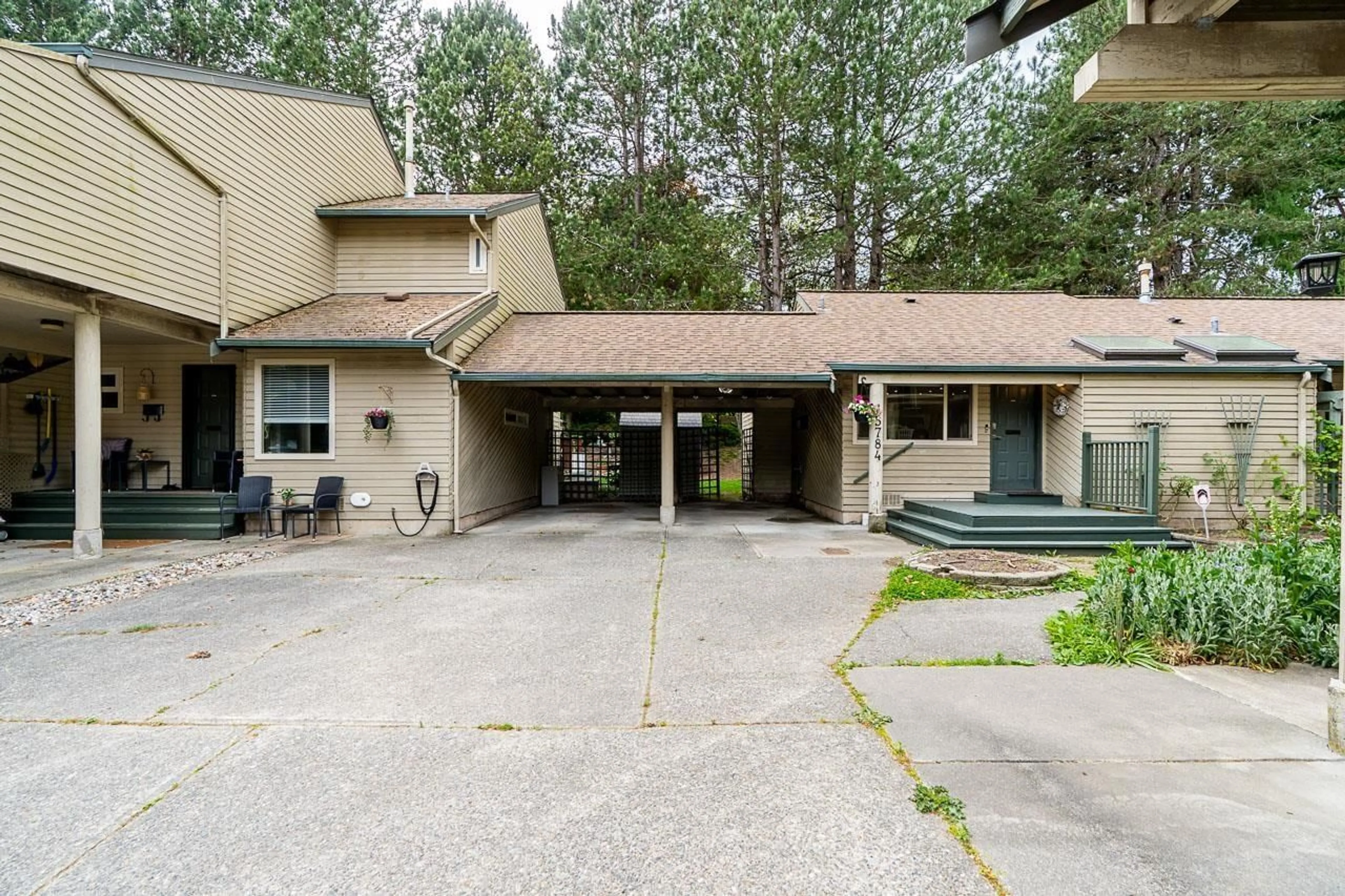 Patio, mountain view for 15784 MCBETH ROAD, Surrey British Columbia V4A5X3