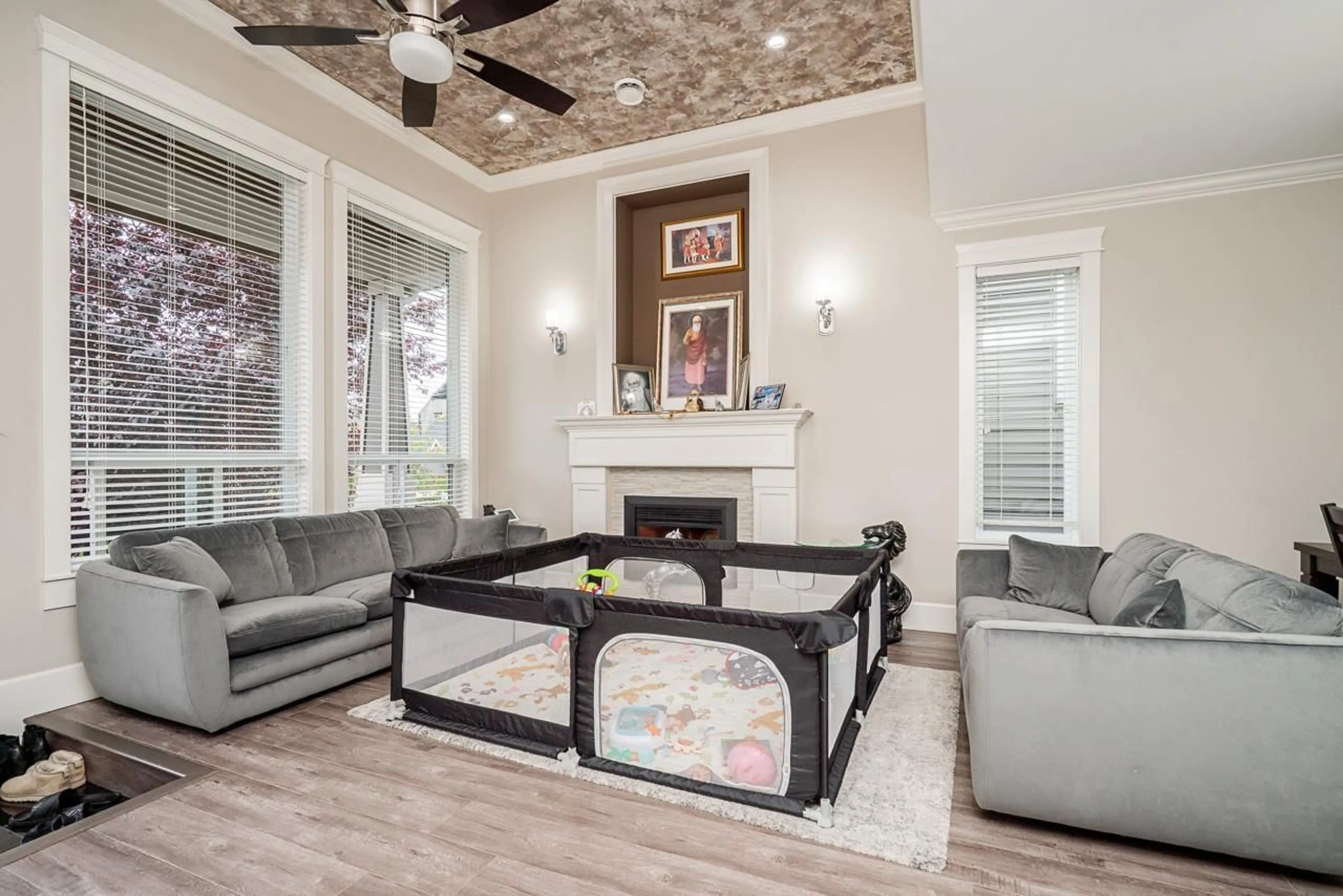 Living room with furniture, unknown for 6158 140B STREET, Surrey British Columbia V3X0G9