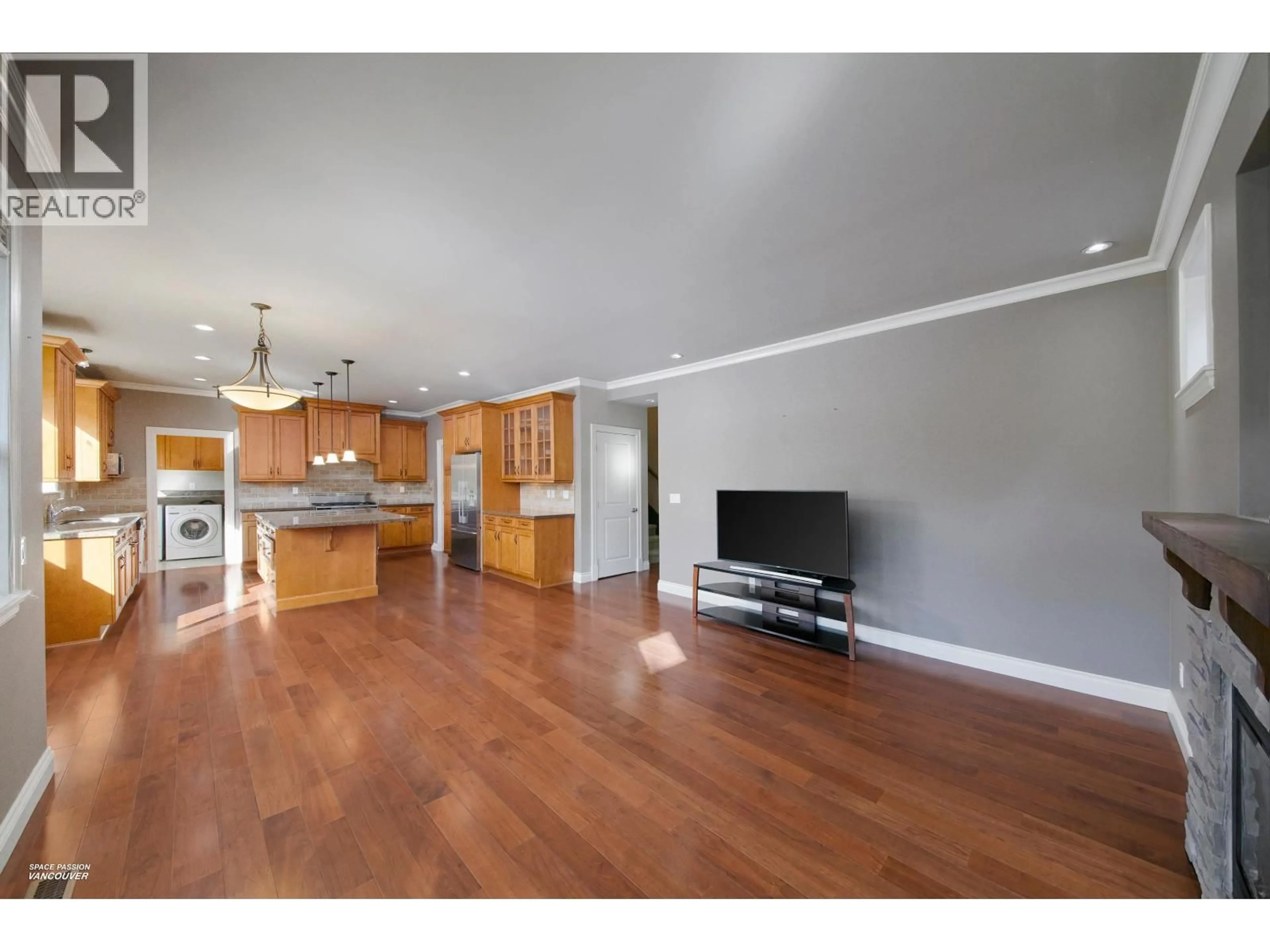 Open concept kitchen, wood/laminate floor for 5458 HARDY COURT, Burnaby British Columbia V5G0A6