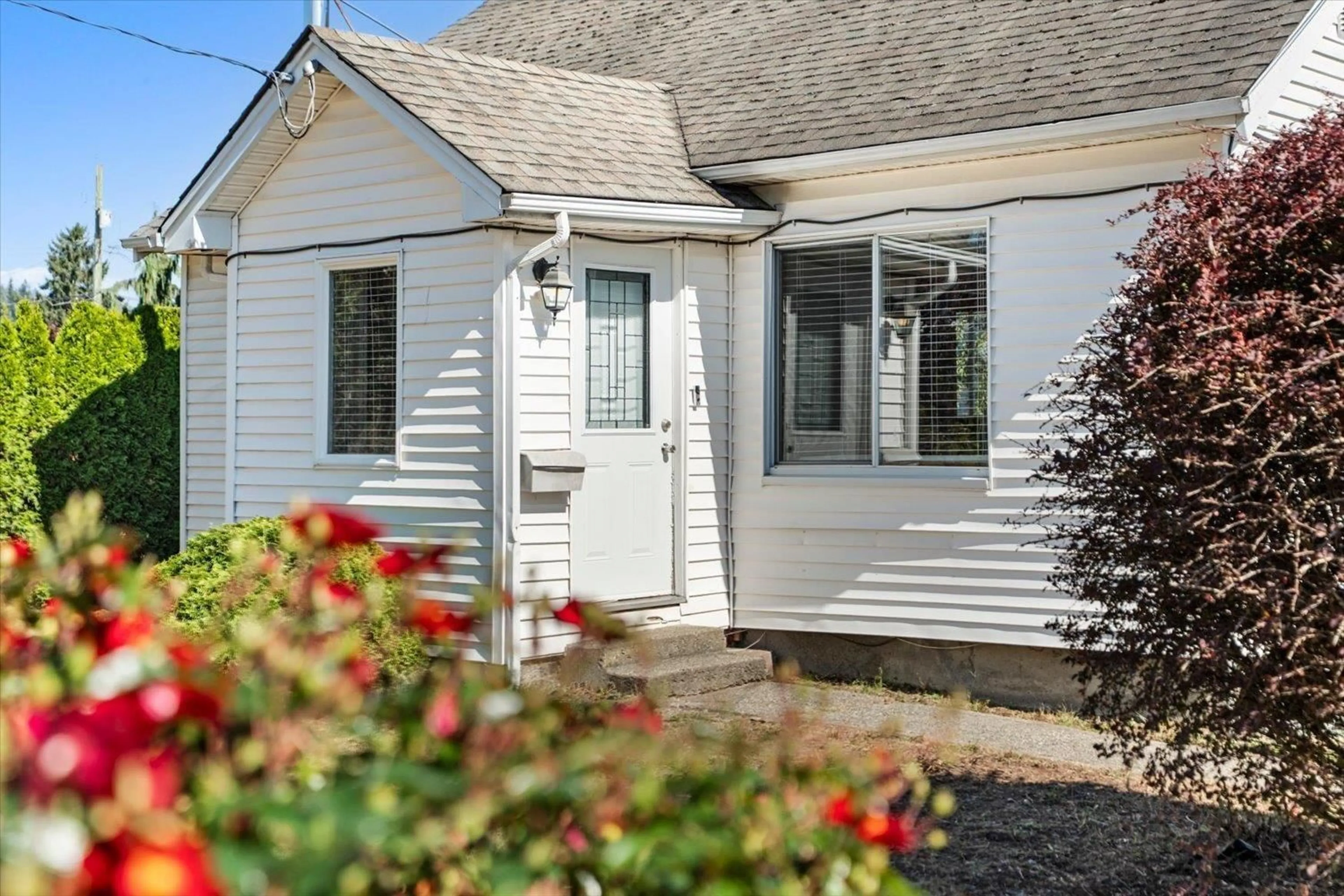 Home with vinyl exterior material, street for 9260 MCNAUGHT ROAD, Chilliwack British Columbia V2P6E6