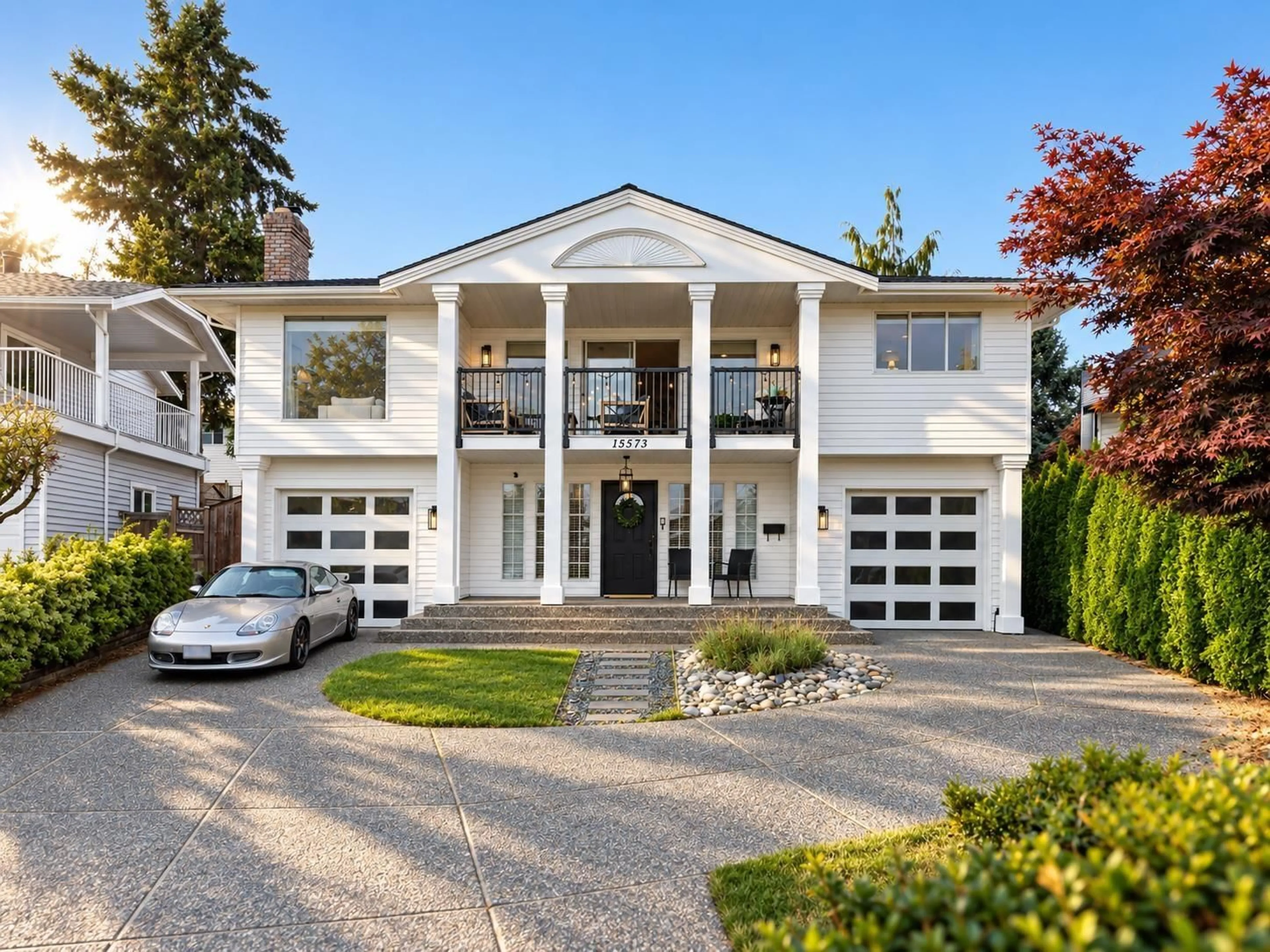 Home with vinyl exterior material, street for 15573 FINLAY COURT, White Rock British Columbia V4B5H3