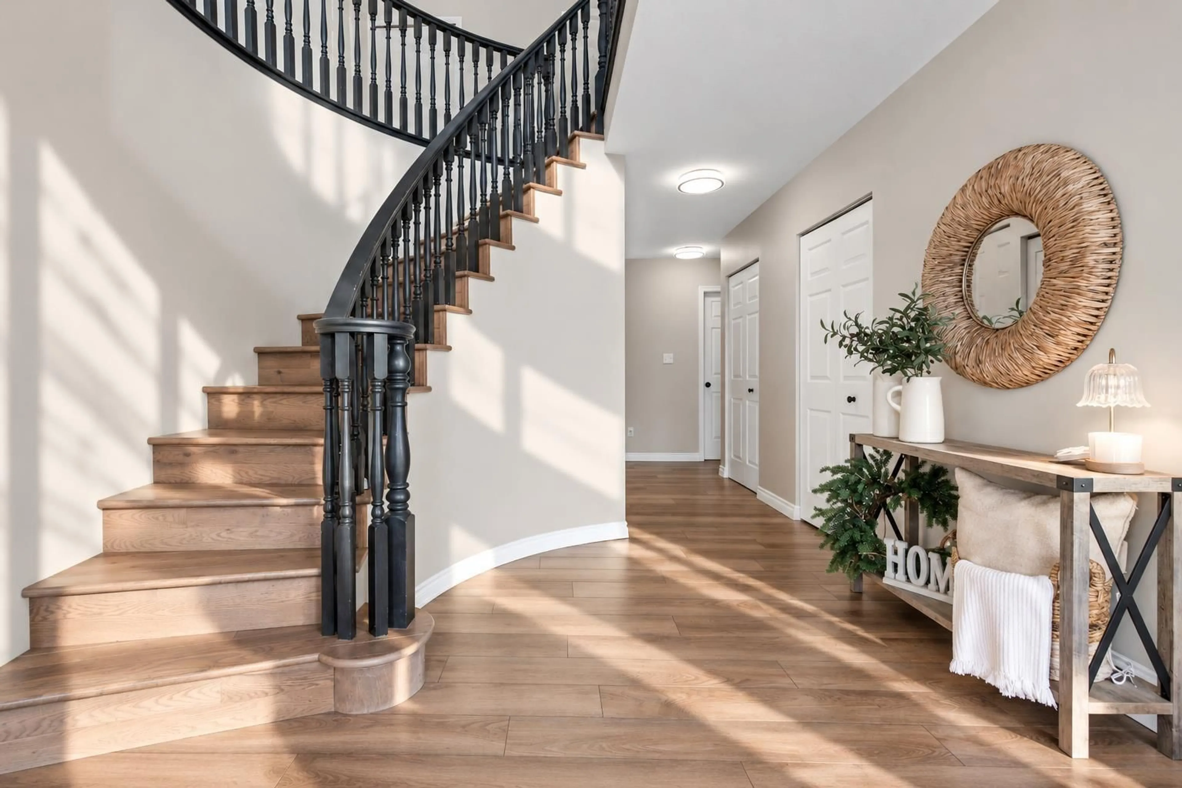 Indoor entryway for 15573 FINLAY COURT, White Rock British Columbia V4B5H3