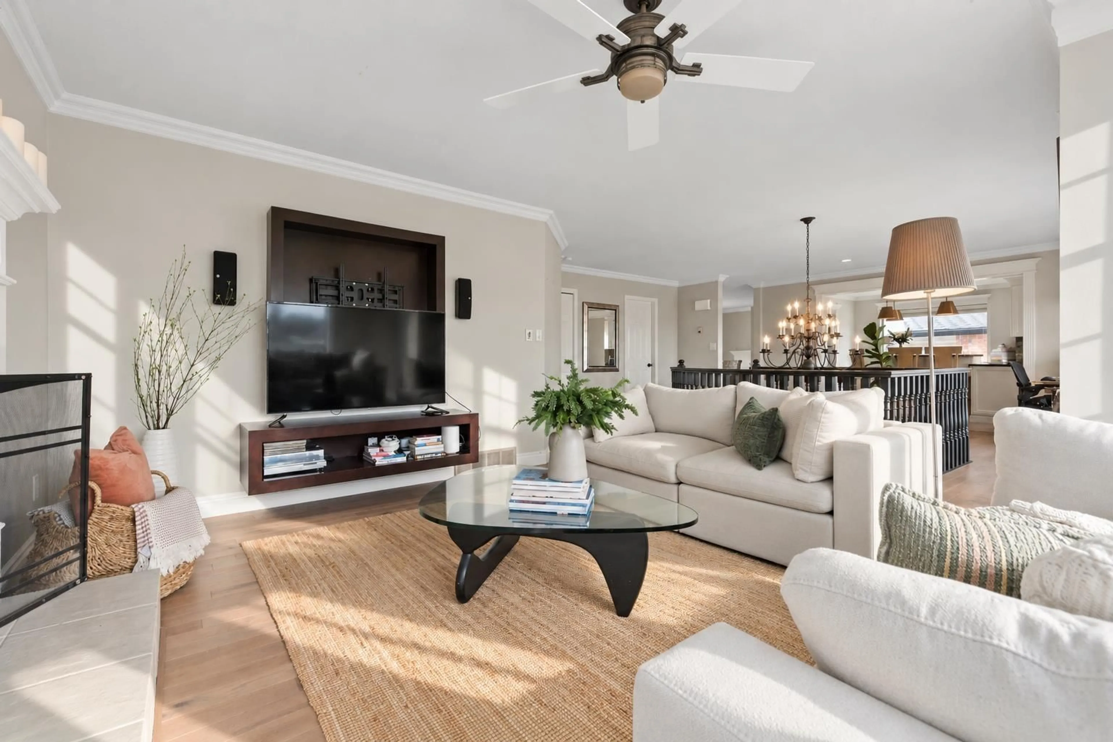 Living room with furniture, unknown for 15573 FINLAY COURT, White Rock British Columbia V4B5H3