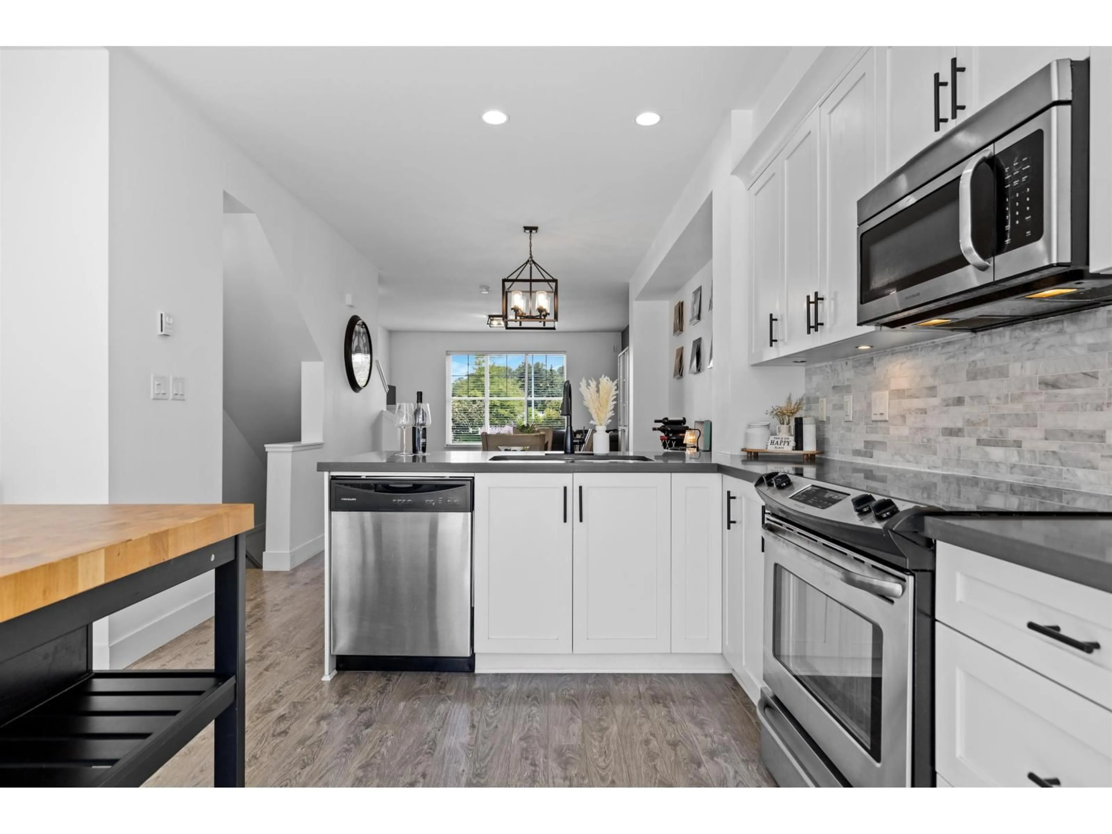 Open concept kitchen, ceramic/tile floor for 36 - 16228 16 AVENUE, Surrey British Columbia V4A1S7