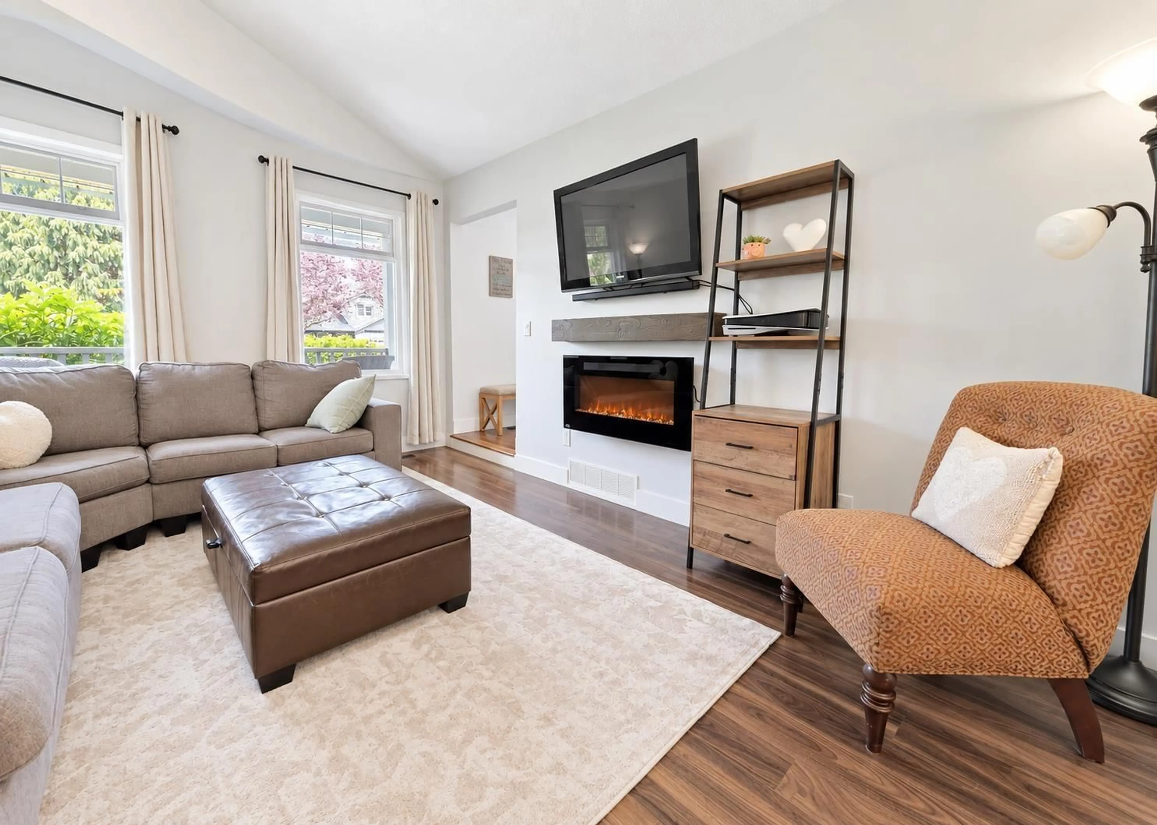 Living room with furniture, wood/laminate floor for 20986 93A AVENUE, Langley British Columbia V1M1R8
